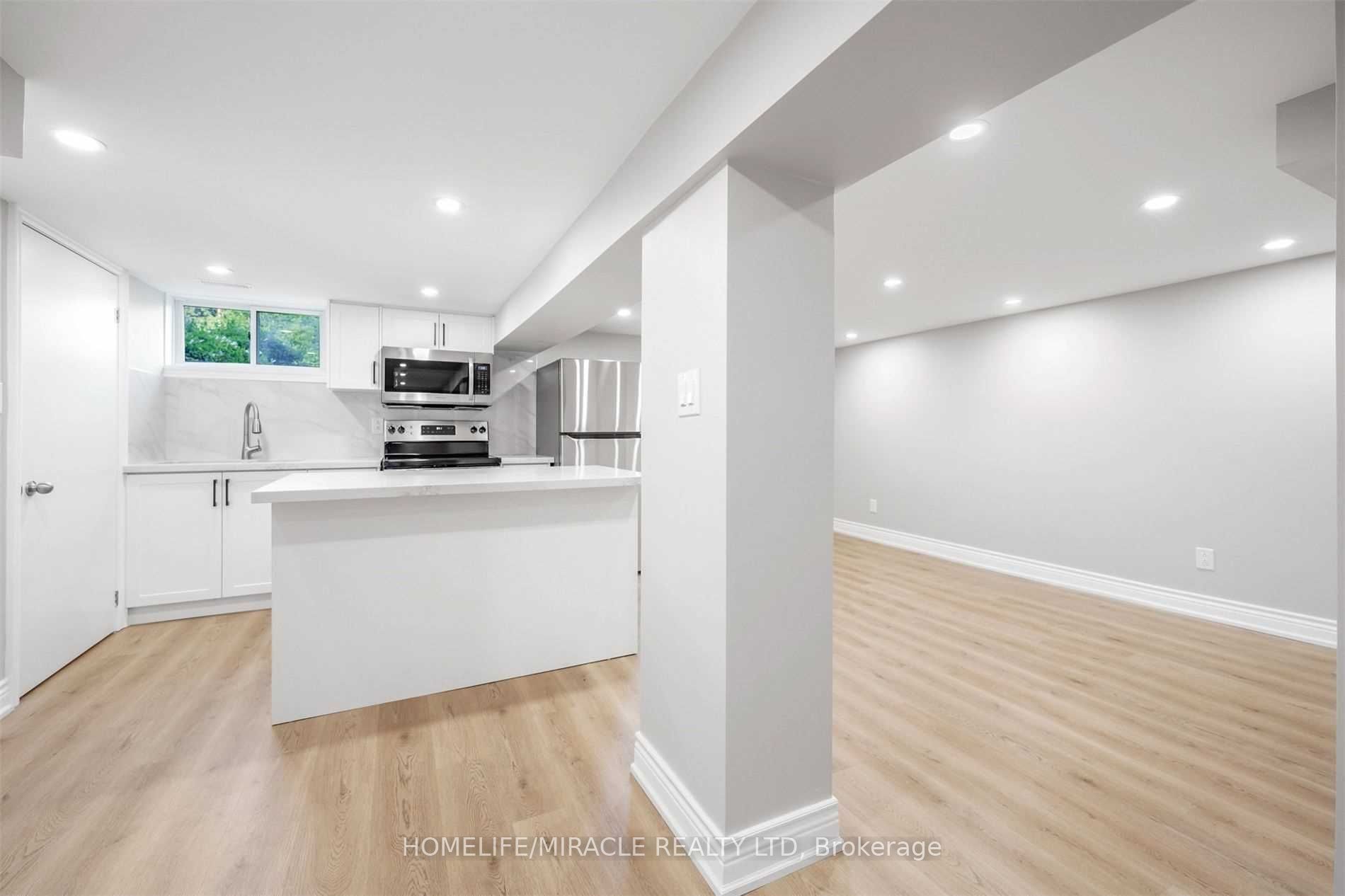 135 Central Park Boulevard N Property Photo 5