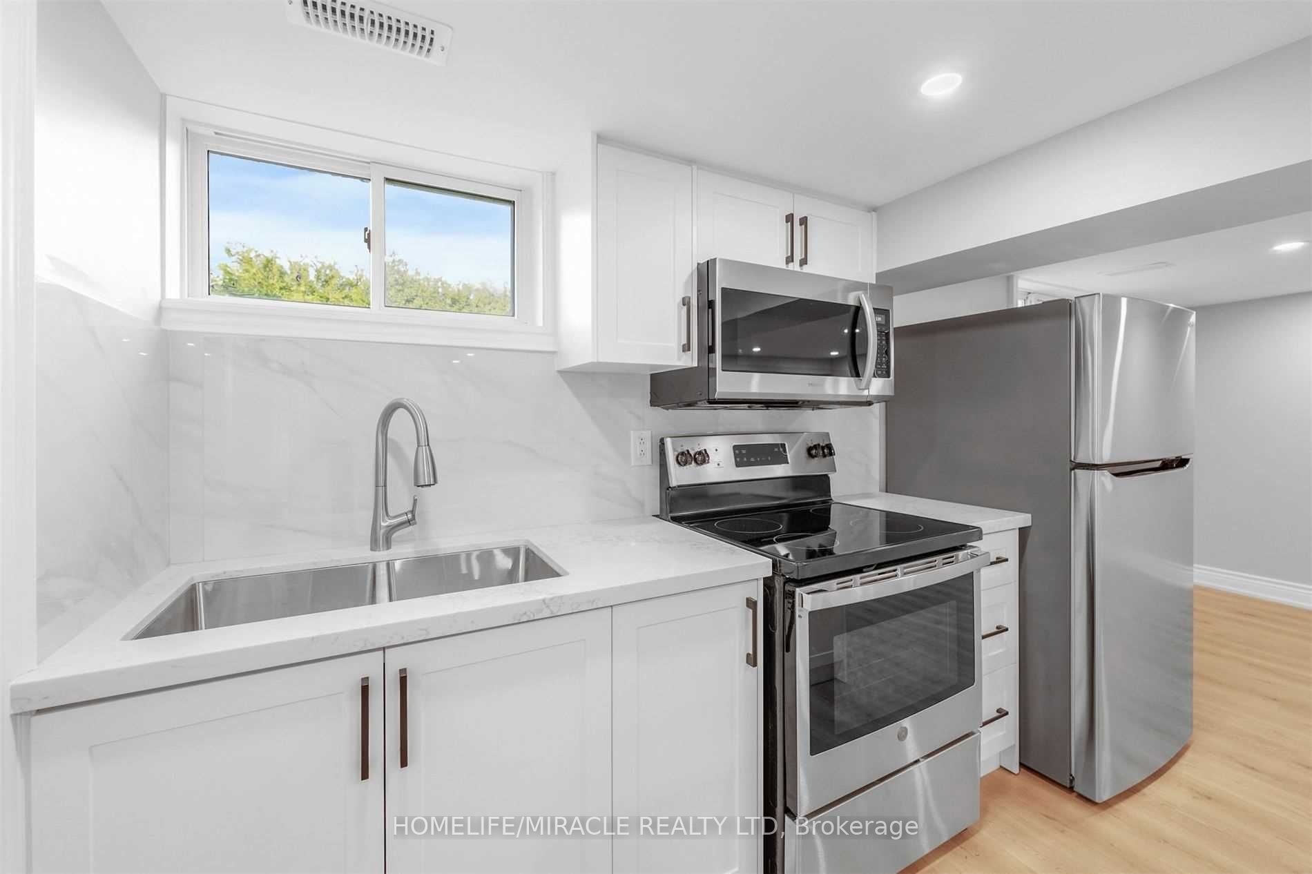 135 Central Park Boulevard N Property Photo 6