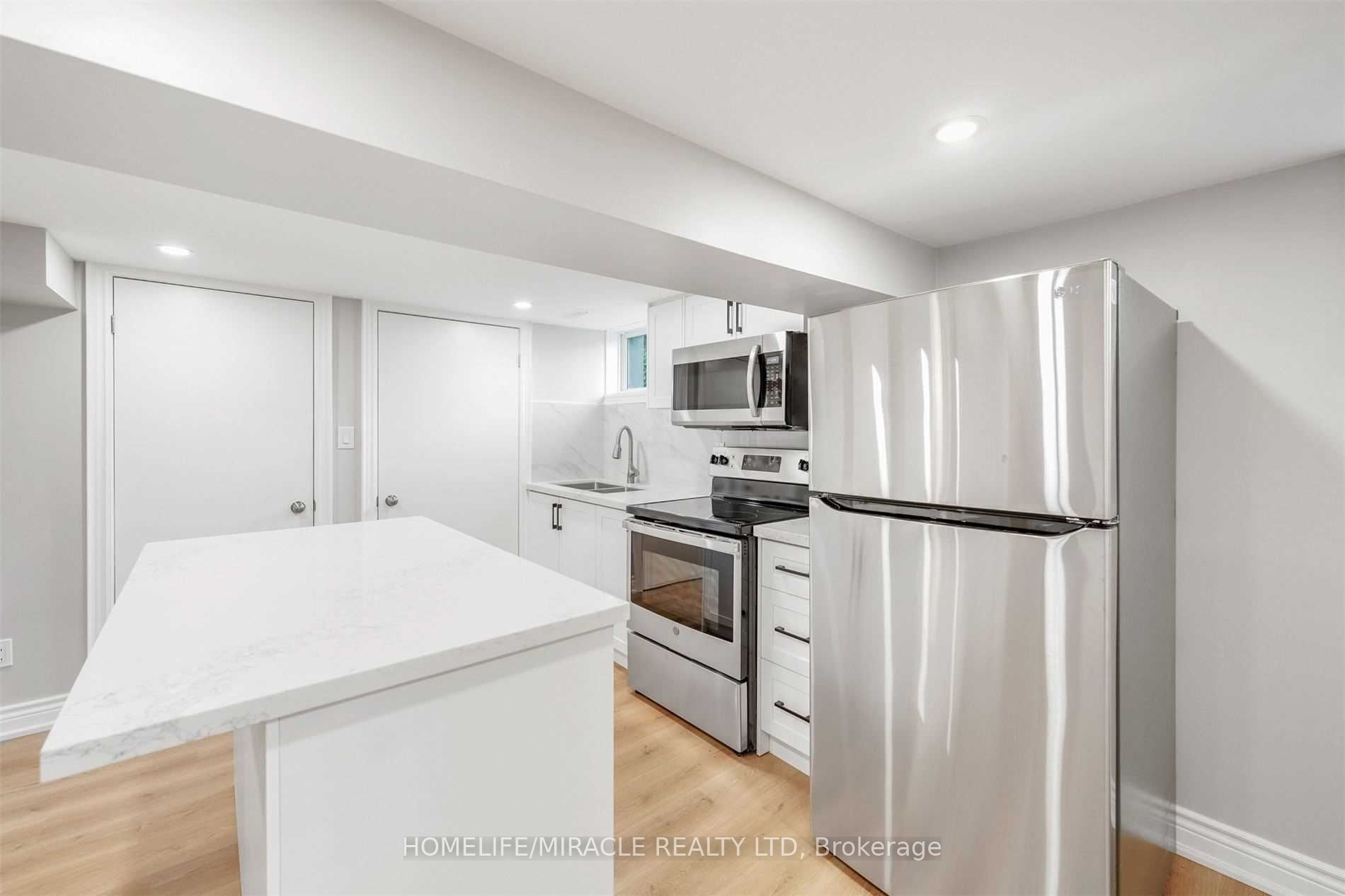 135 Central Park Boulevard N Property Photo 7