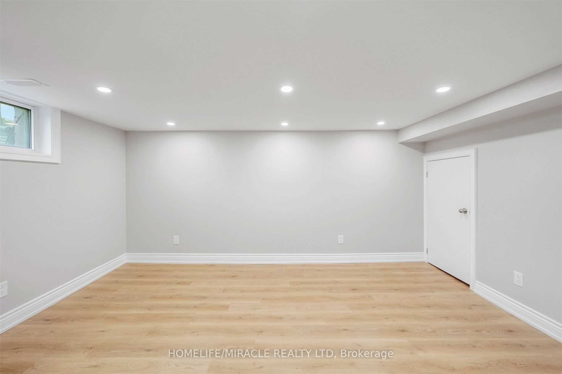 135 Central Park Boulevard N Property Photo 8