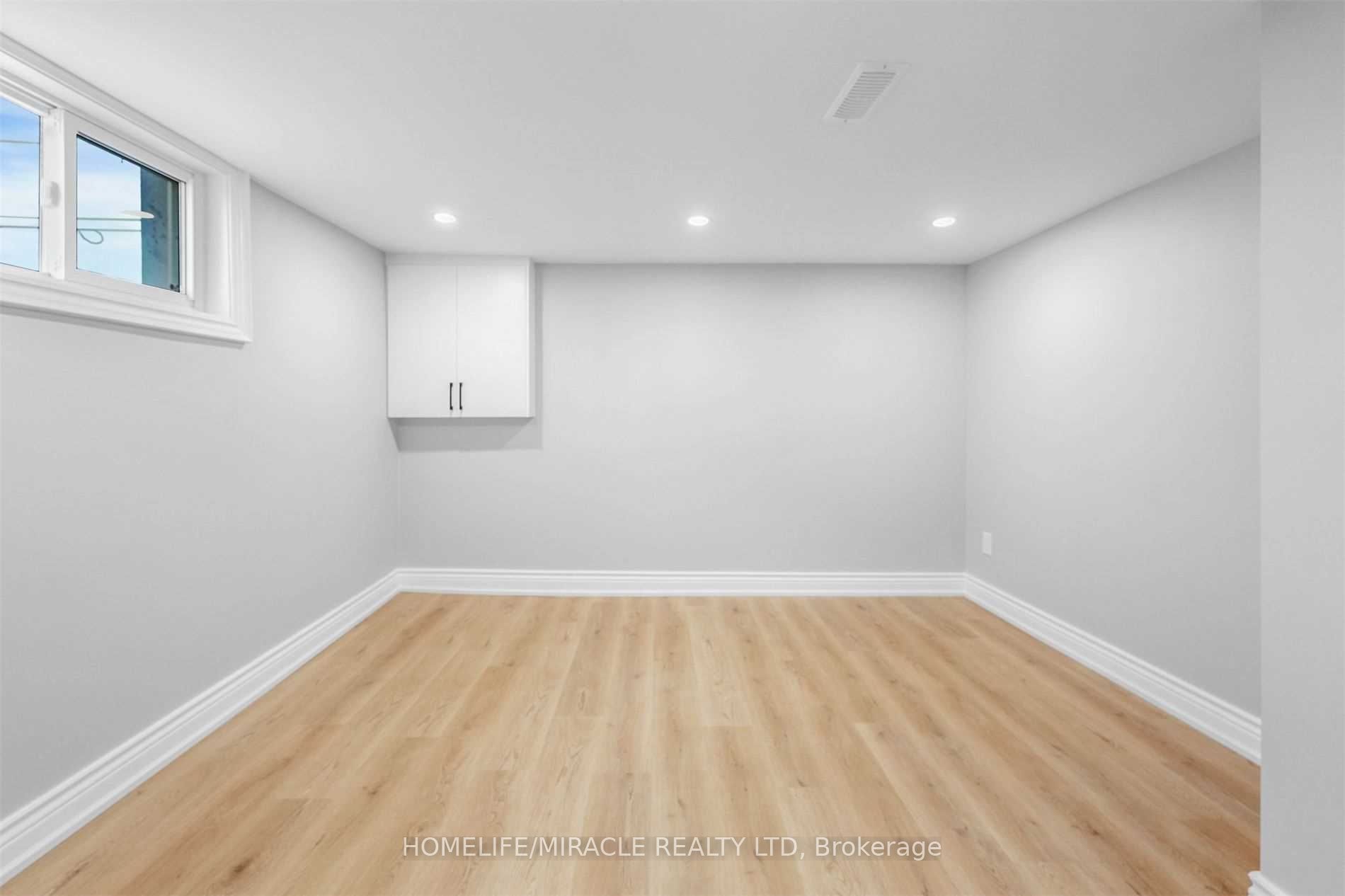 135 Central Park Boulevard N Property Photo 9