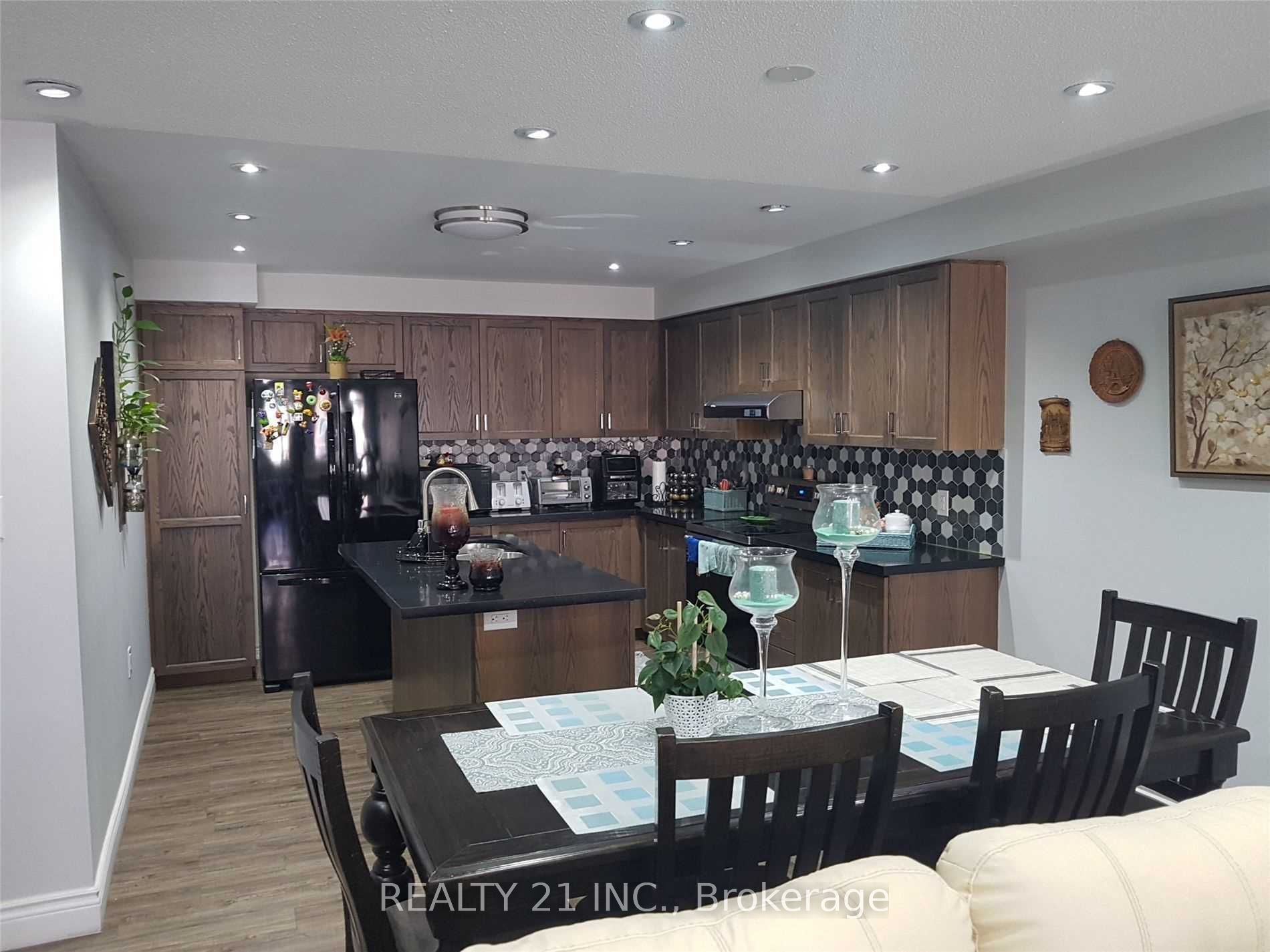 37 Pringdale Gardens Circle Property Photo 3