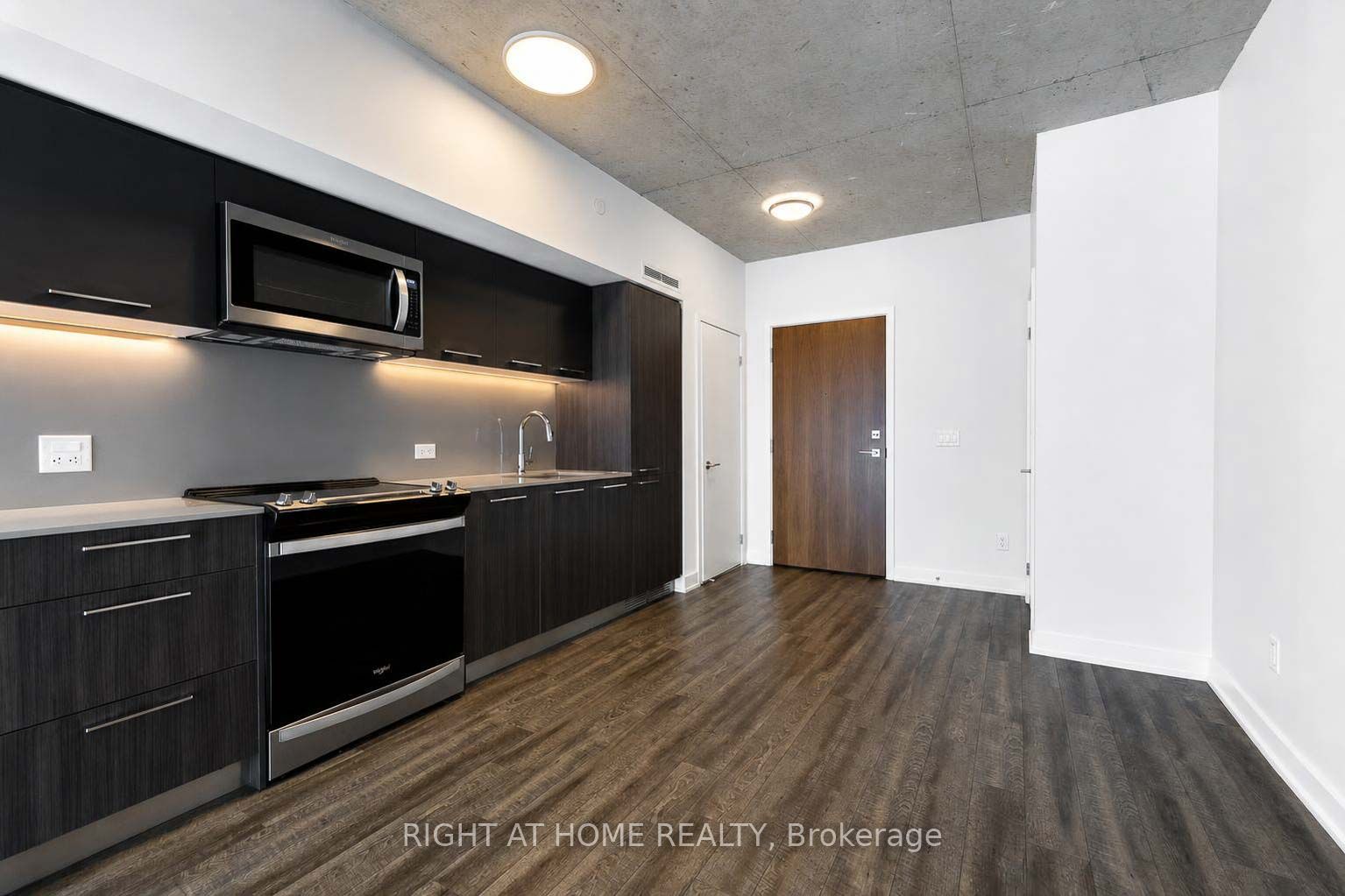45 Baseball Place 903 Property Photo 6