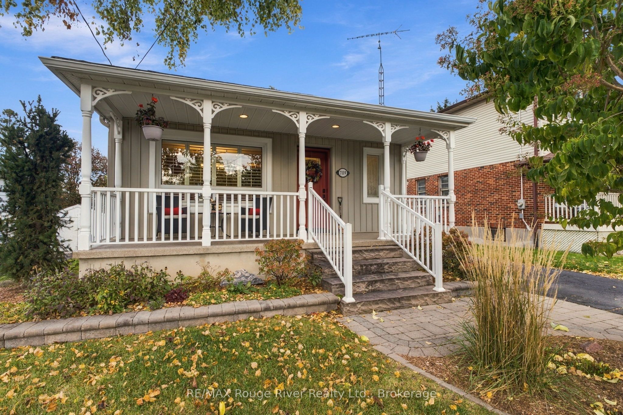 709 Athol Street Property Photo 1