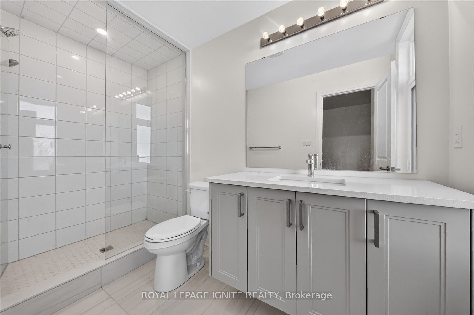 559 Port Darlington Road Property Photo 34
