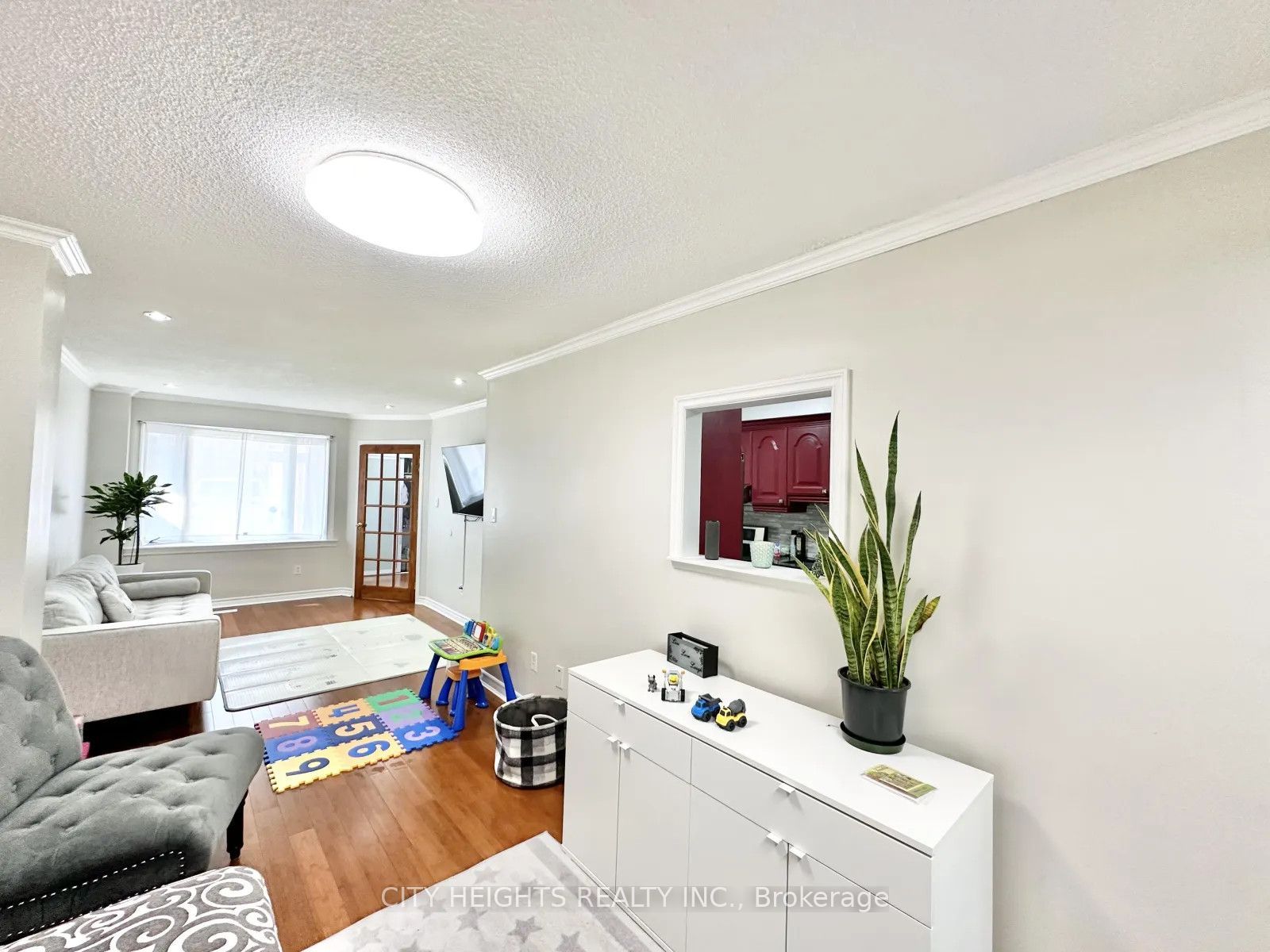 35 Mansewood Gardens Property Photo 2