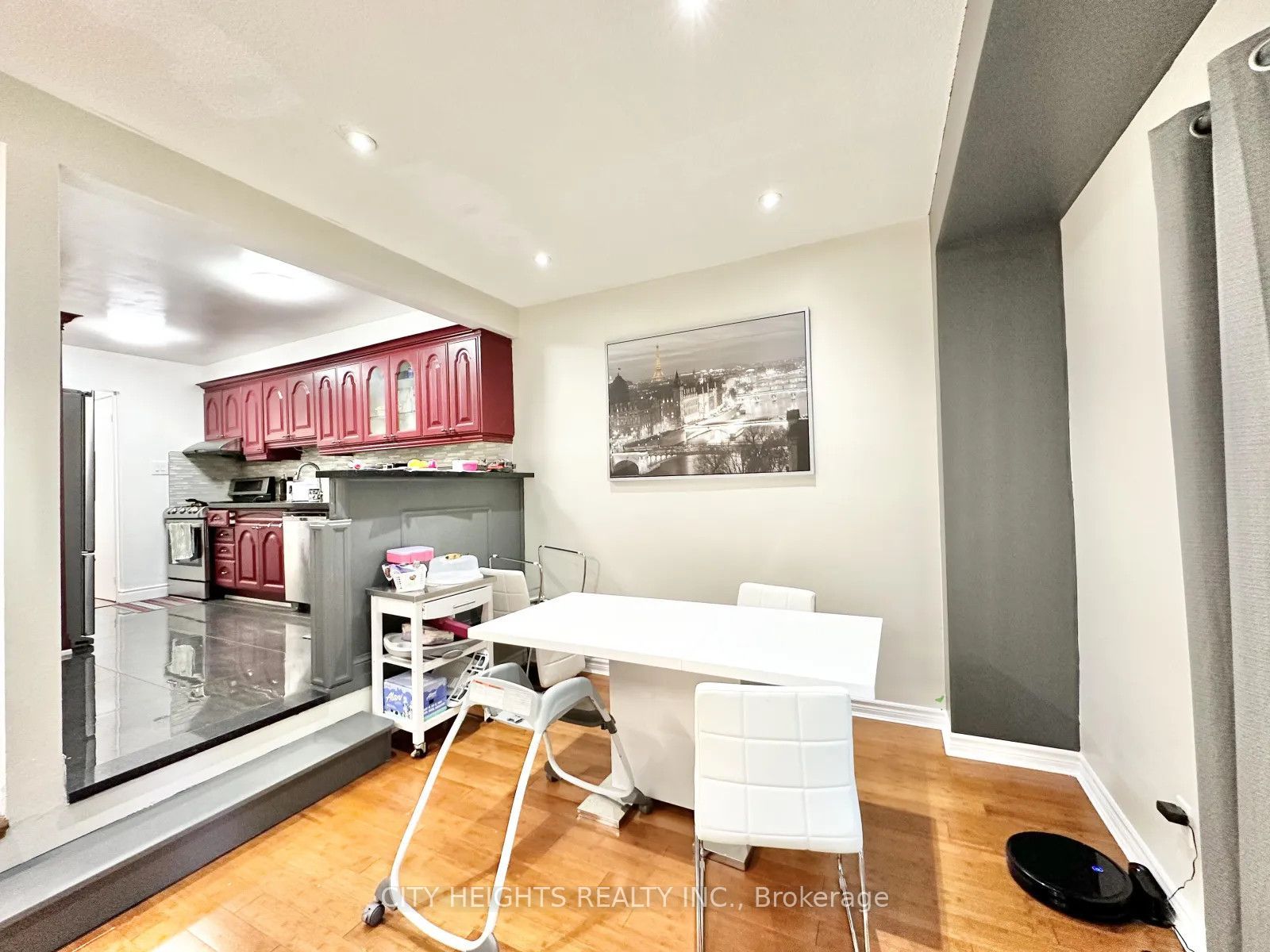 35 Mansewood Gardens Property Photo 7