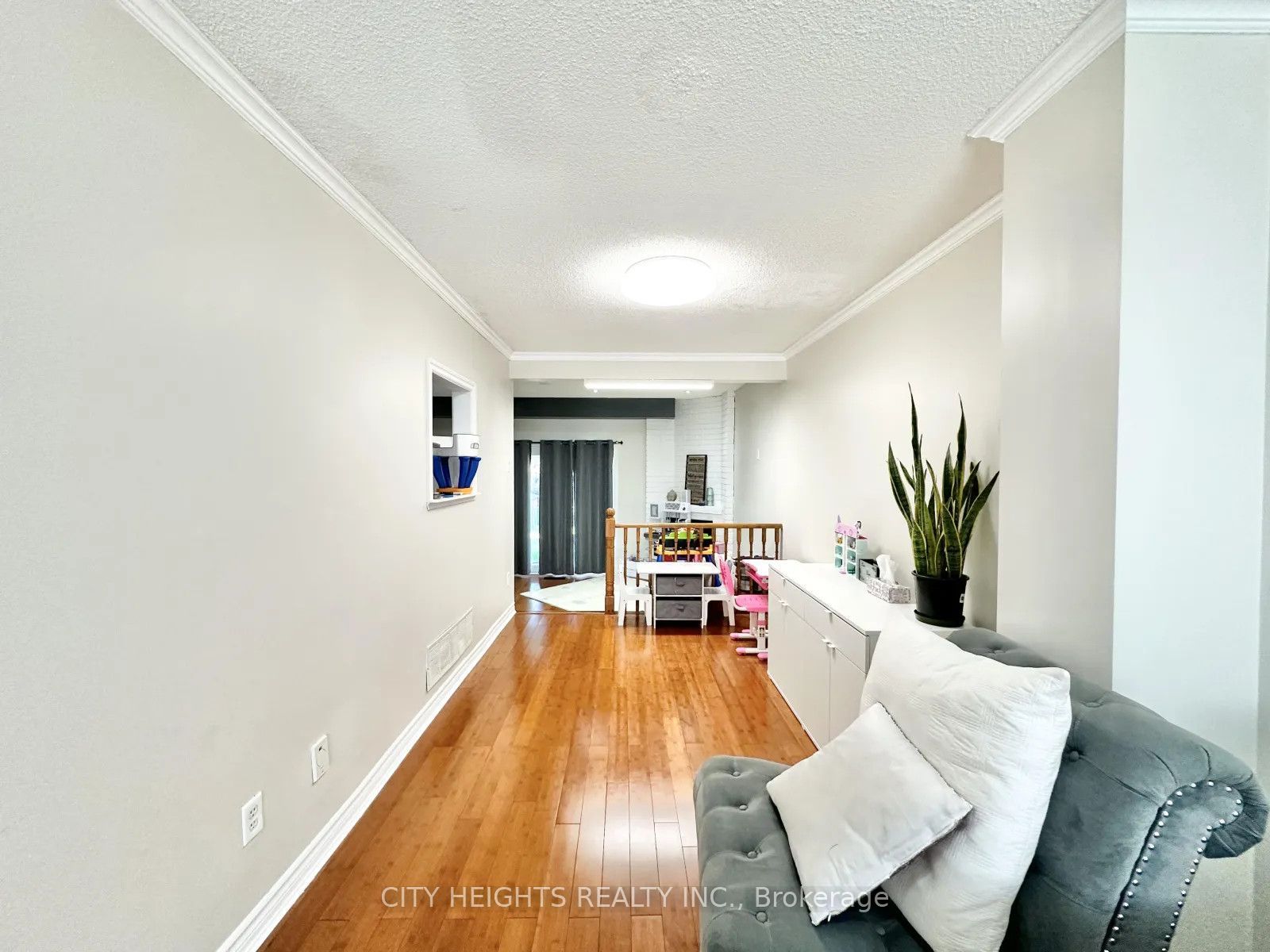 35 Mansewood Gardens Property Photo 14