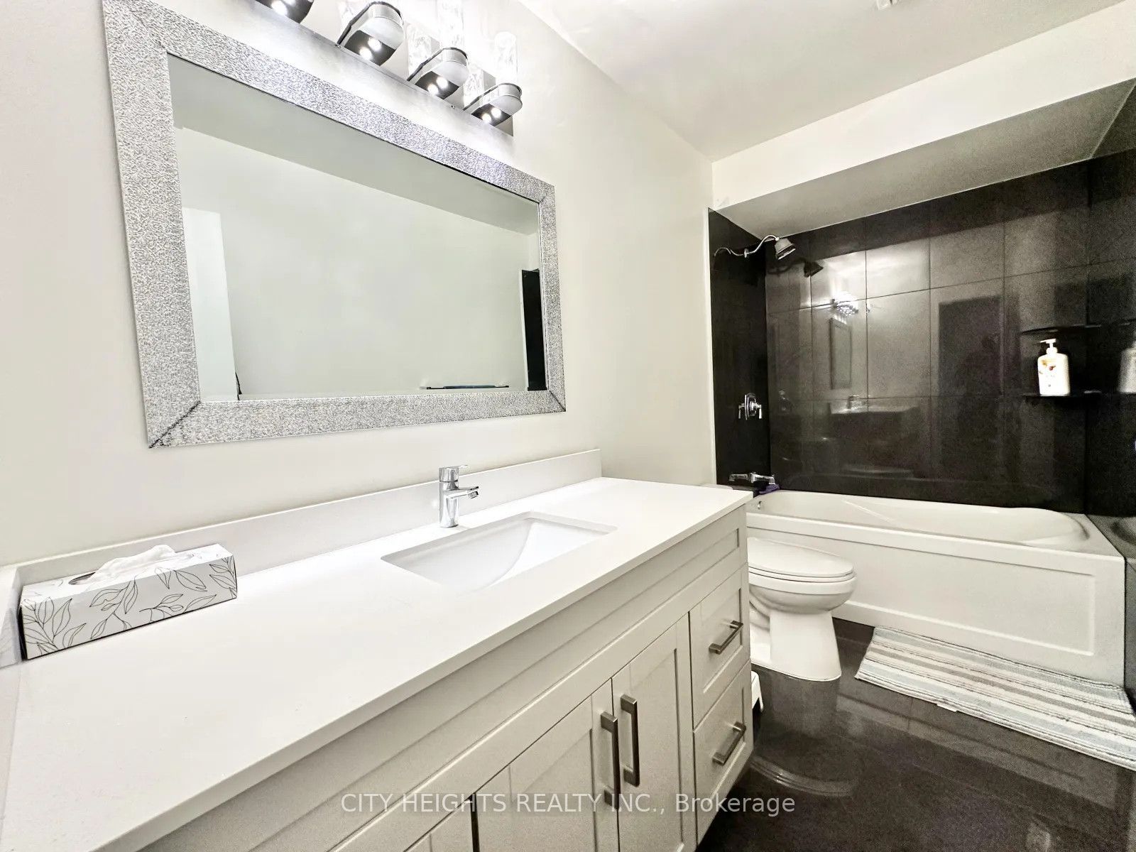 35 Mansewood Gardens Property Photo 16