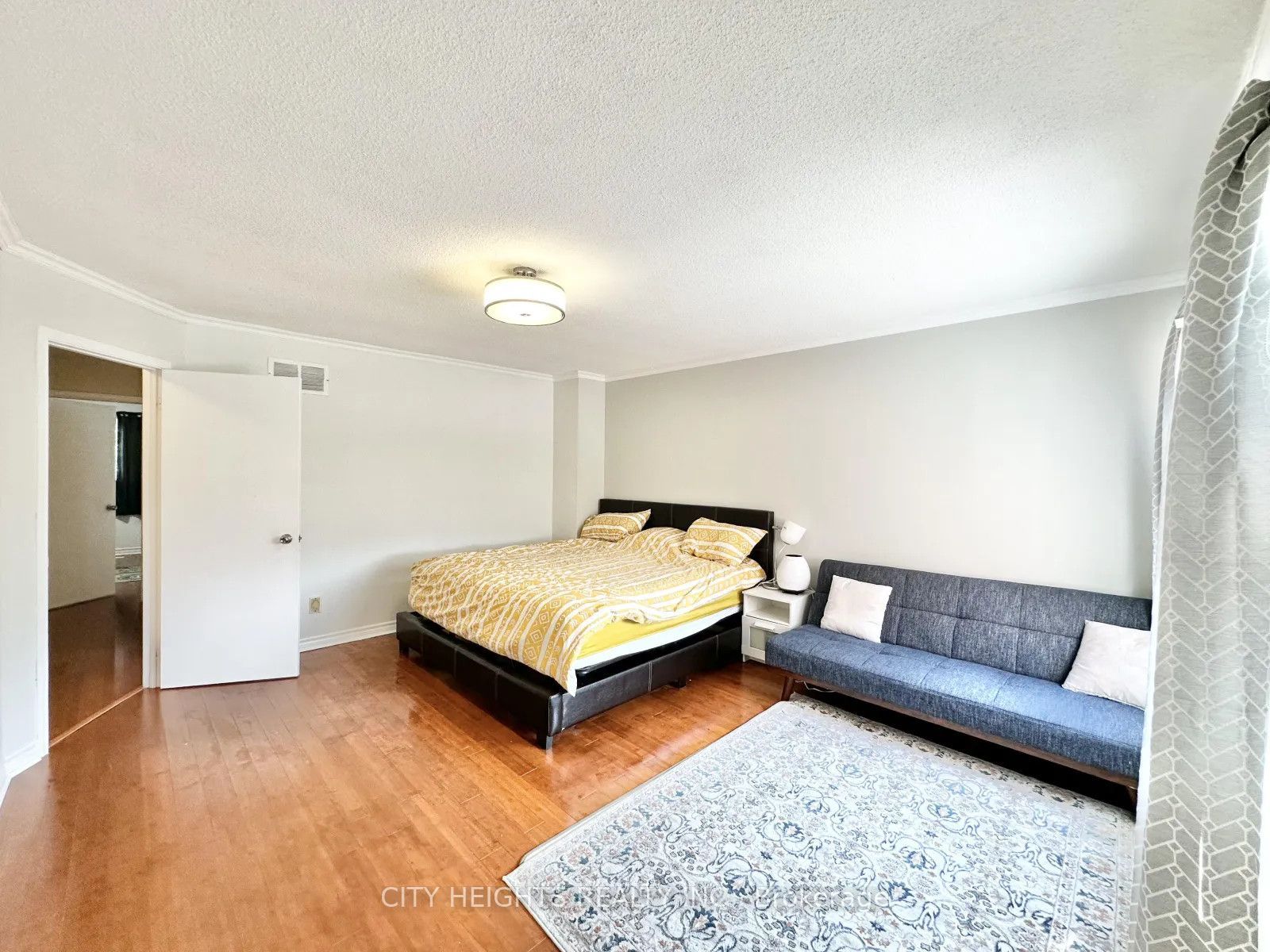 35 Mansewood Gardens Property Photo 22