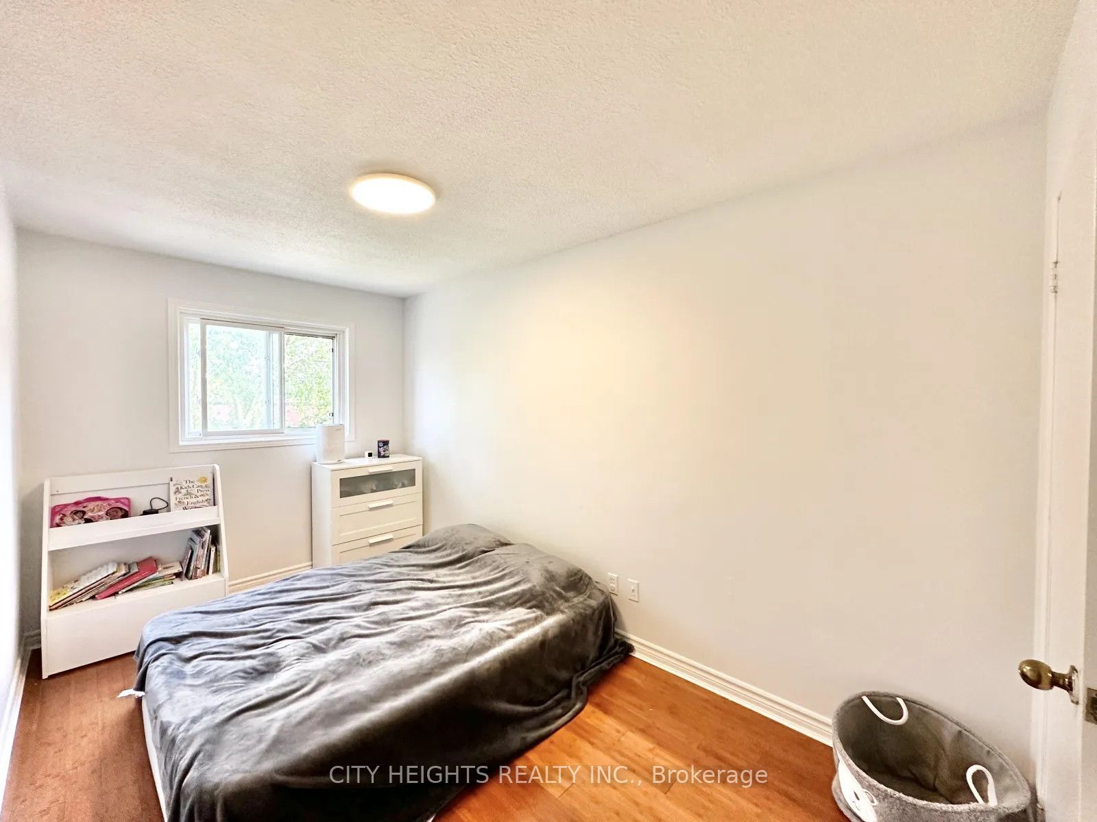 35 Mansewood Gardens Property Photo 23