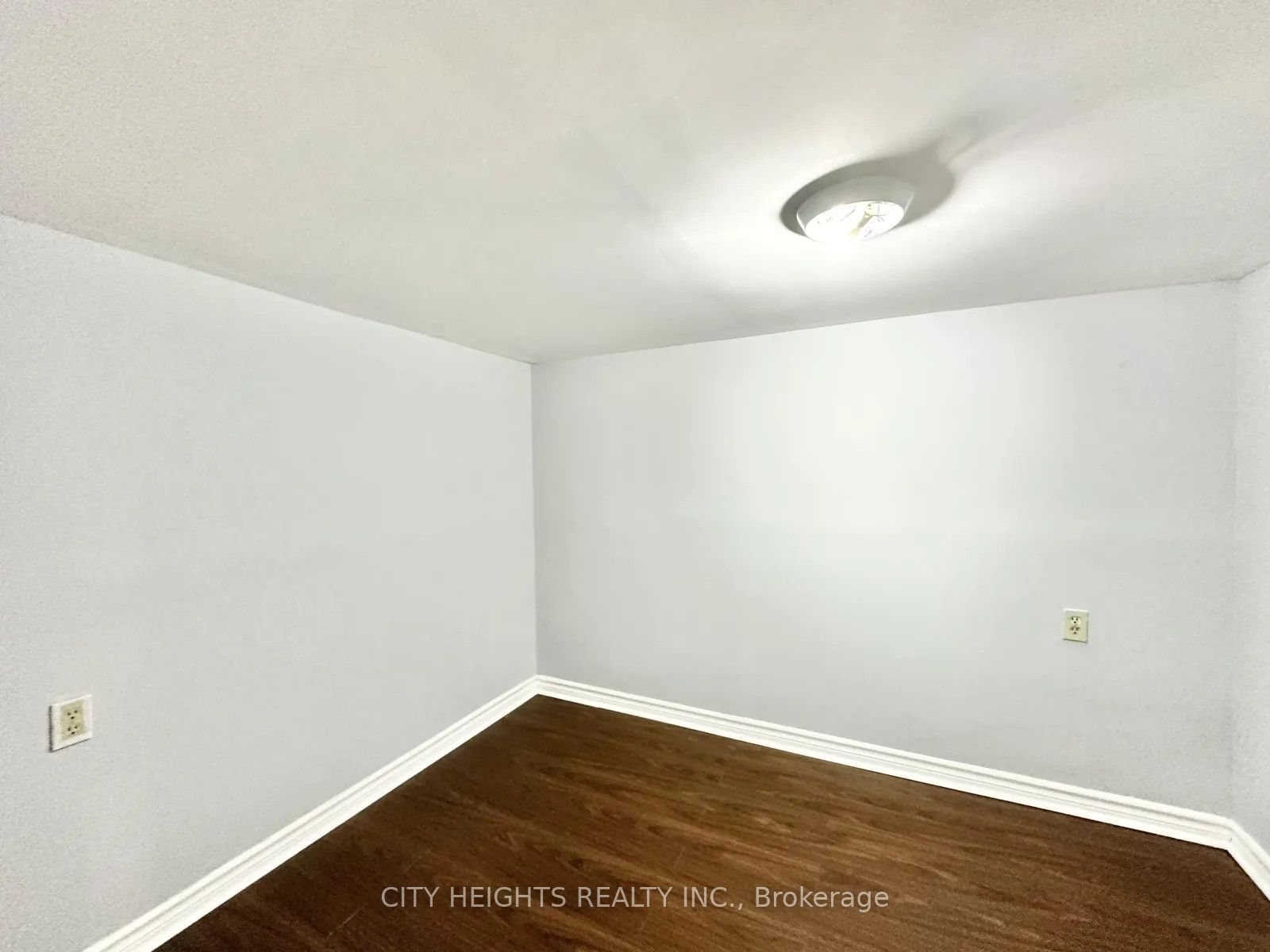 35 Mansewood Gardens Property Photo 34
