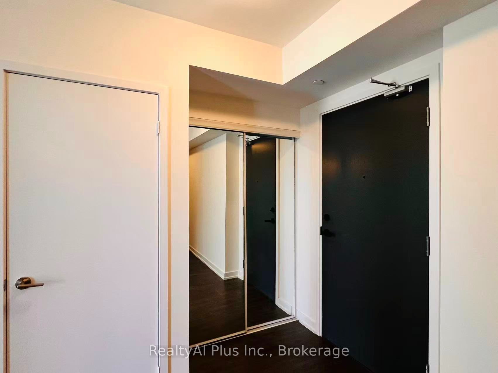 2033 Kennedy Road 1501 Property Photo 5