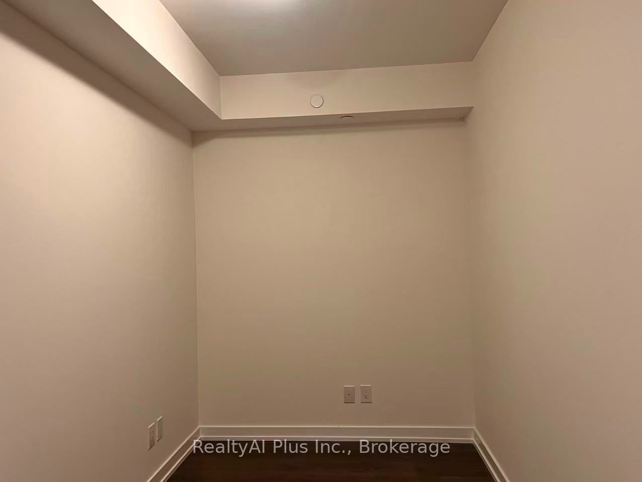 2033 Kennedy Road 1501 Property Photo 26