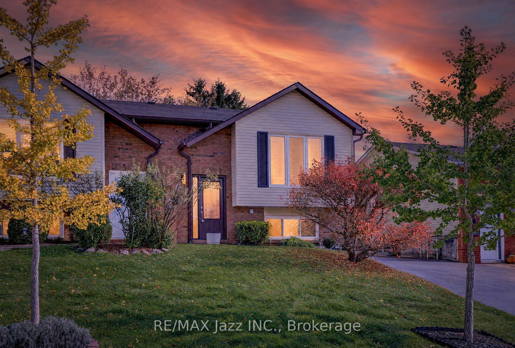 691 Attersley Drive Property Photo 1