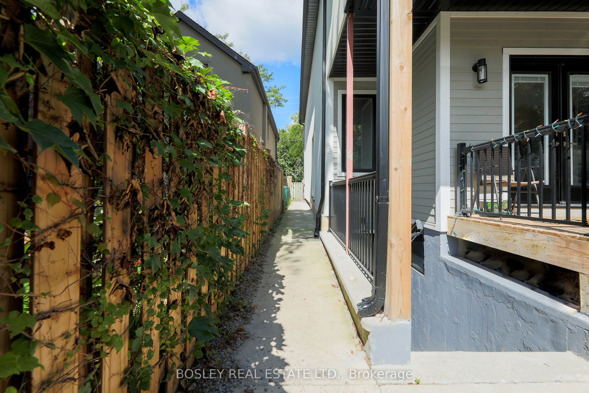9 Queen Victoria Street Lower Property Photo 7