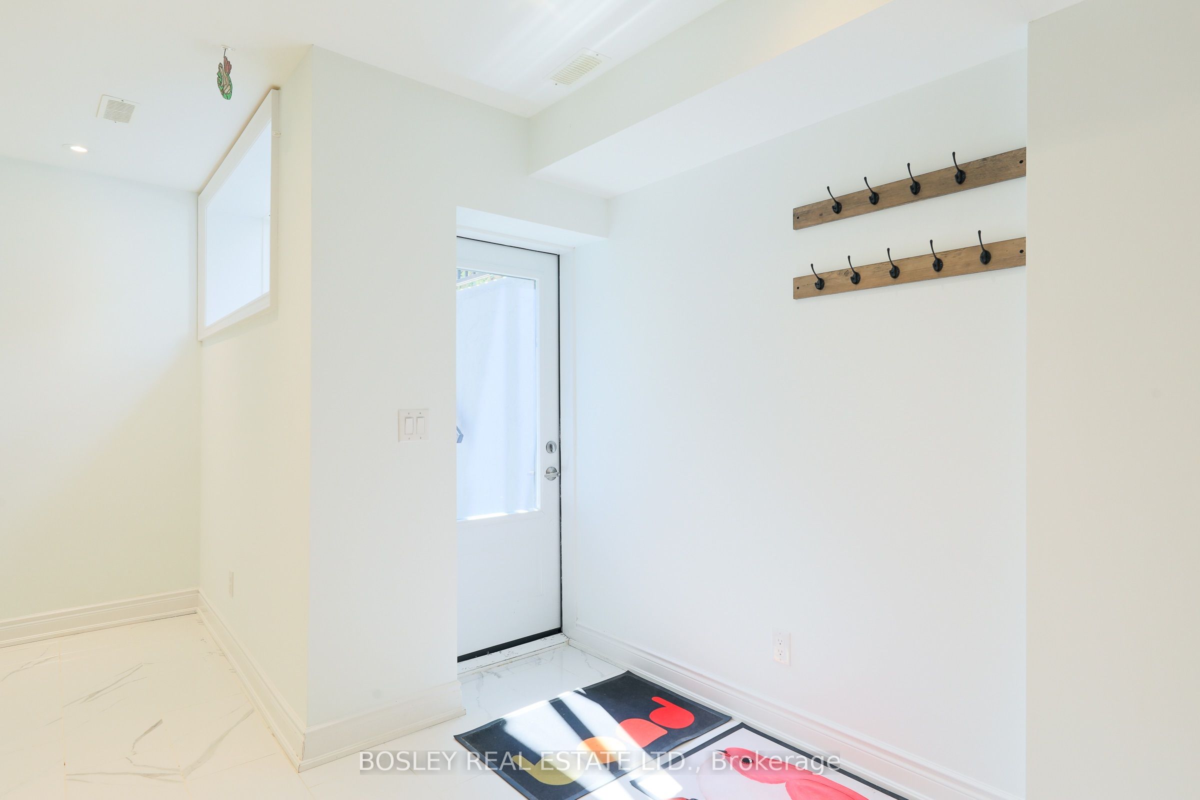 9 Queen Victoria Street Lower Property Photo 8
