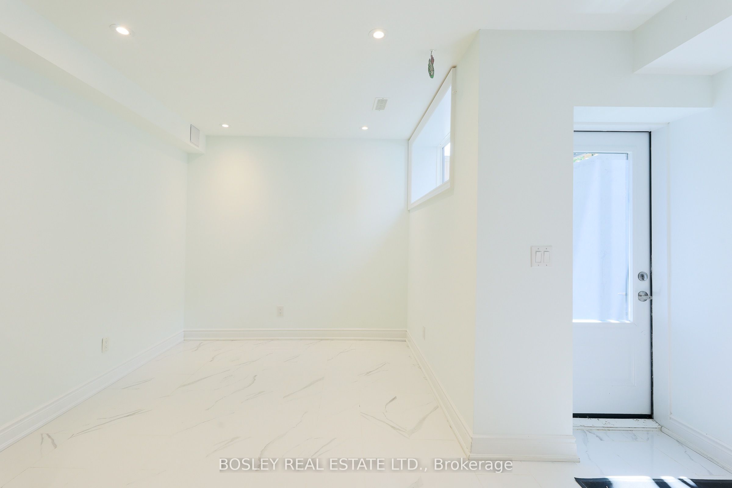 9 Queen Victoria Street Lower Property Photo 10