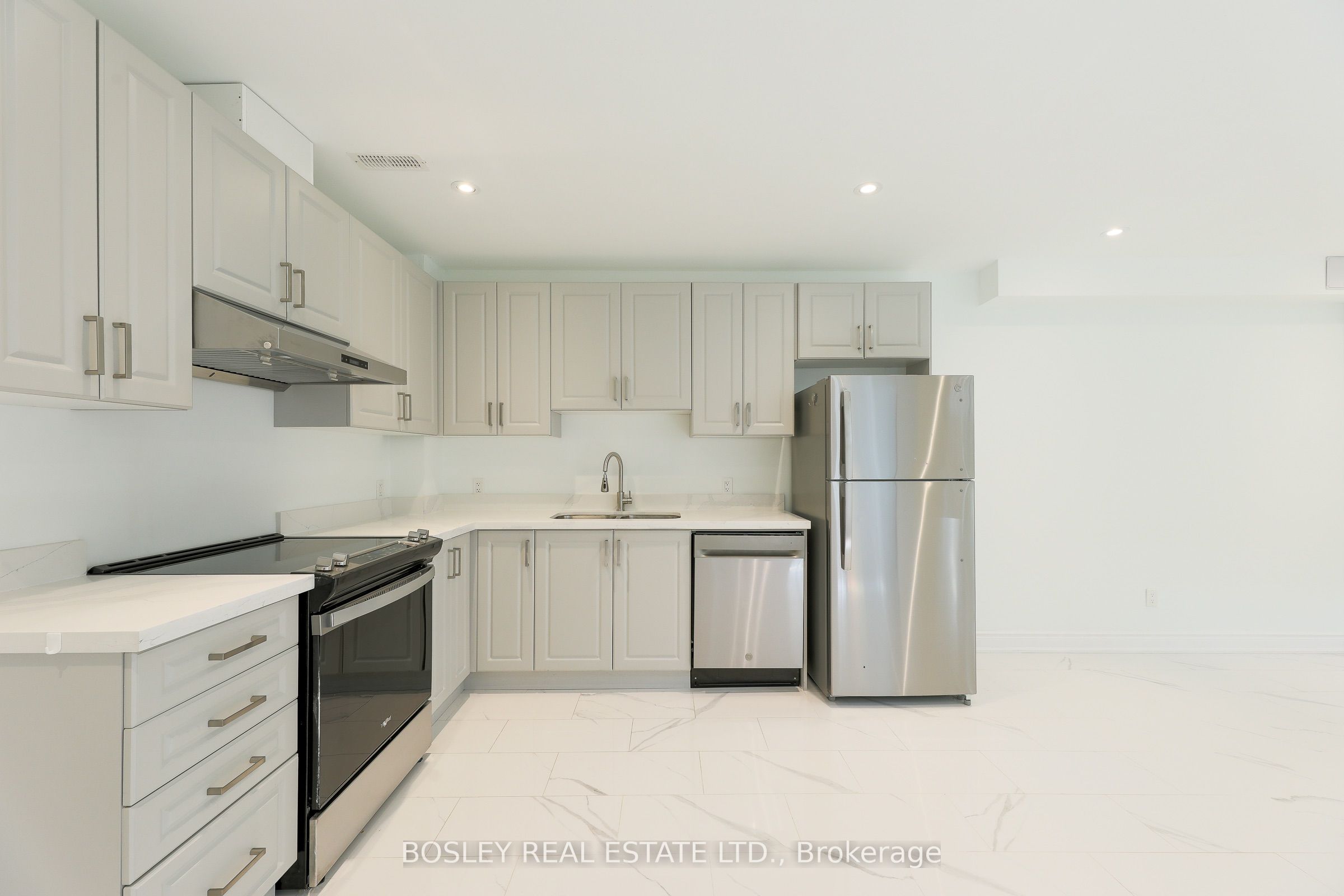 9 Queen Victoria Street Lower Property Photo 11