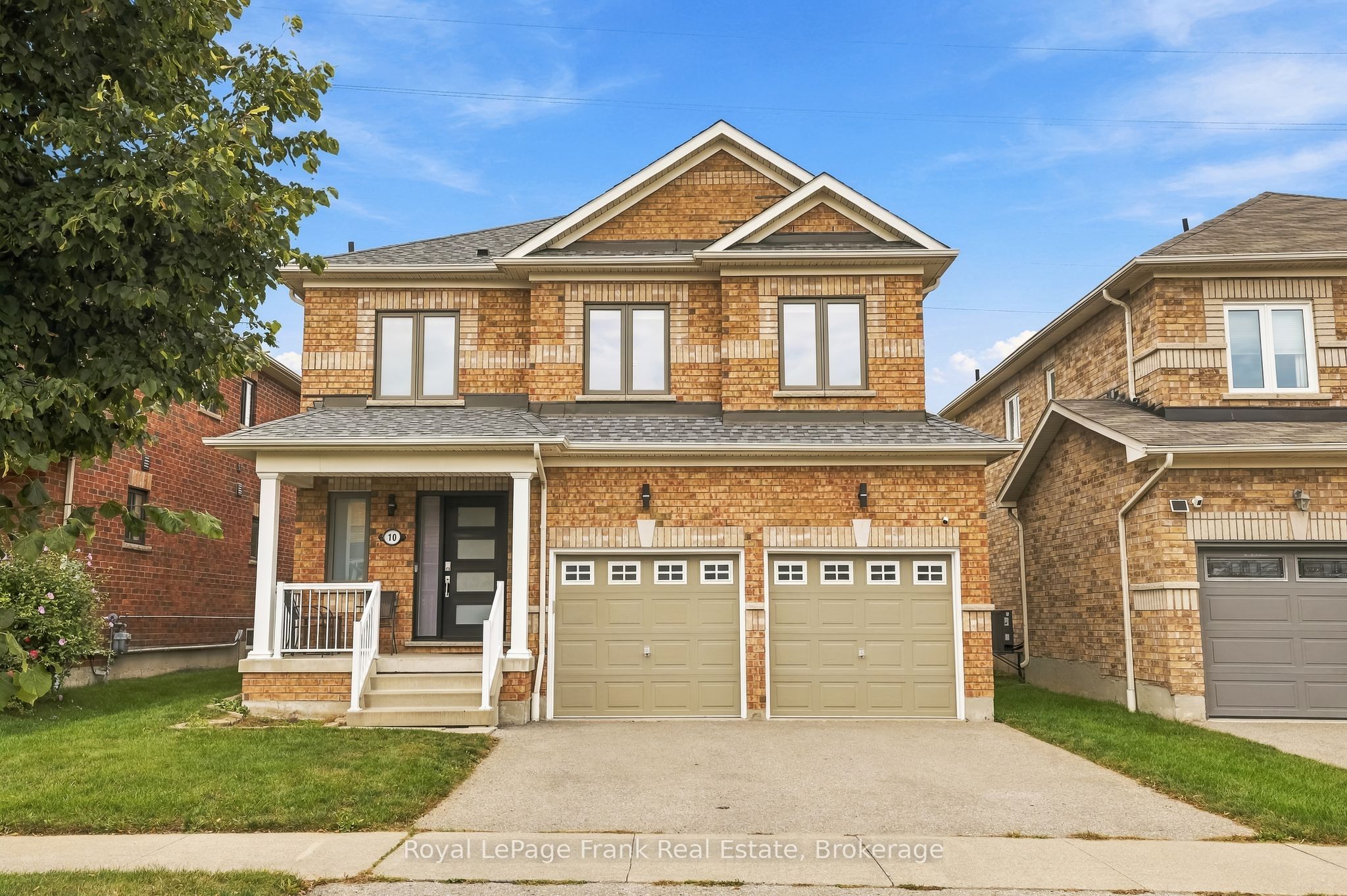 10 Oceanpearl Crescent Property Photo 1