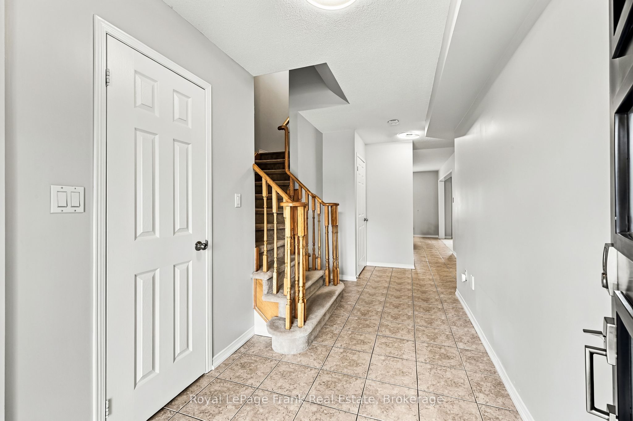 10 Oceanpearl Crescent Property Photo 5