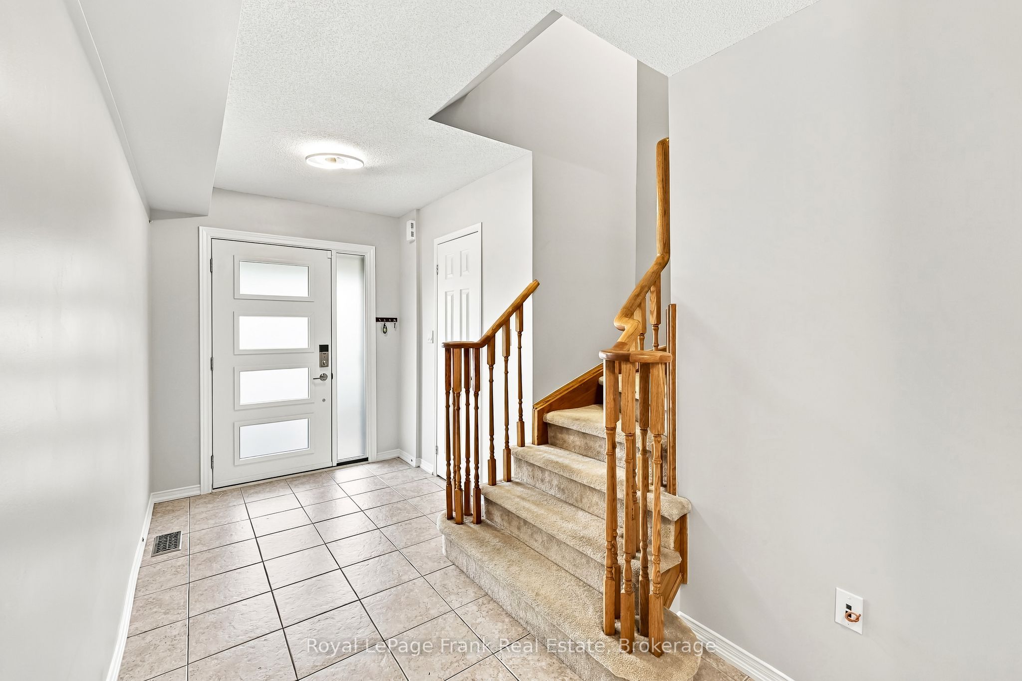 10 Oceanpearl Crescent Property Photo 6
