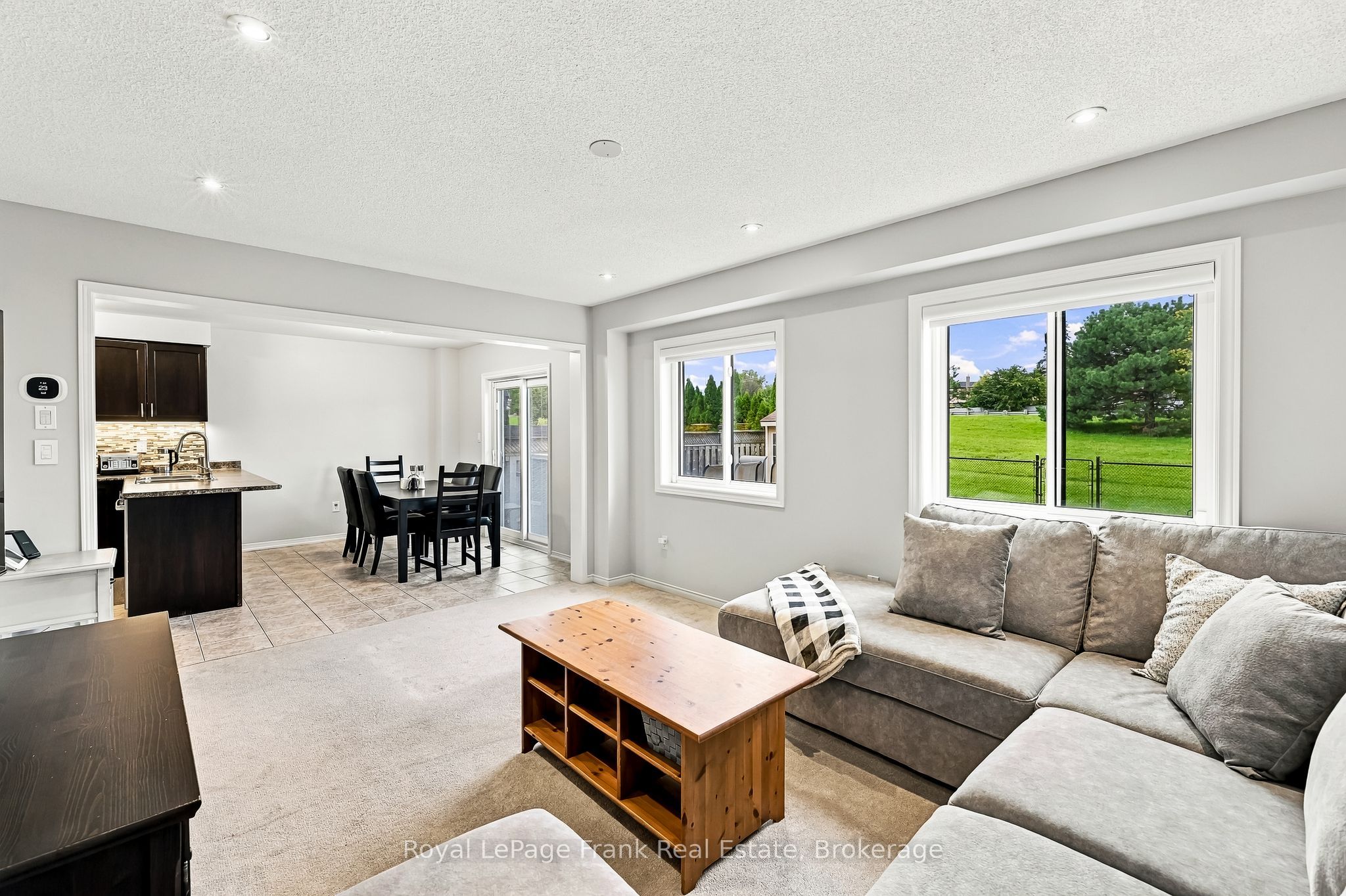 10 Oceanpearl Crescent Property Photo 10