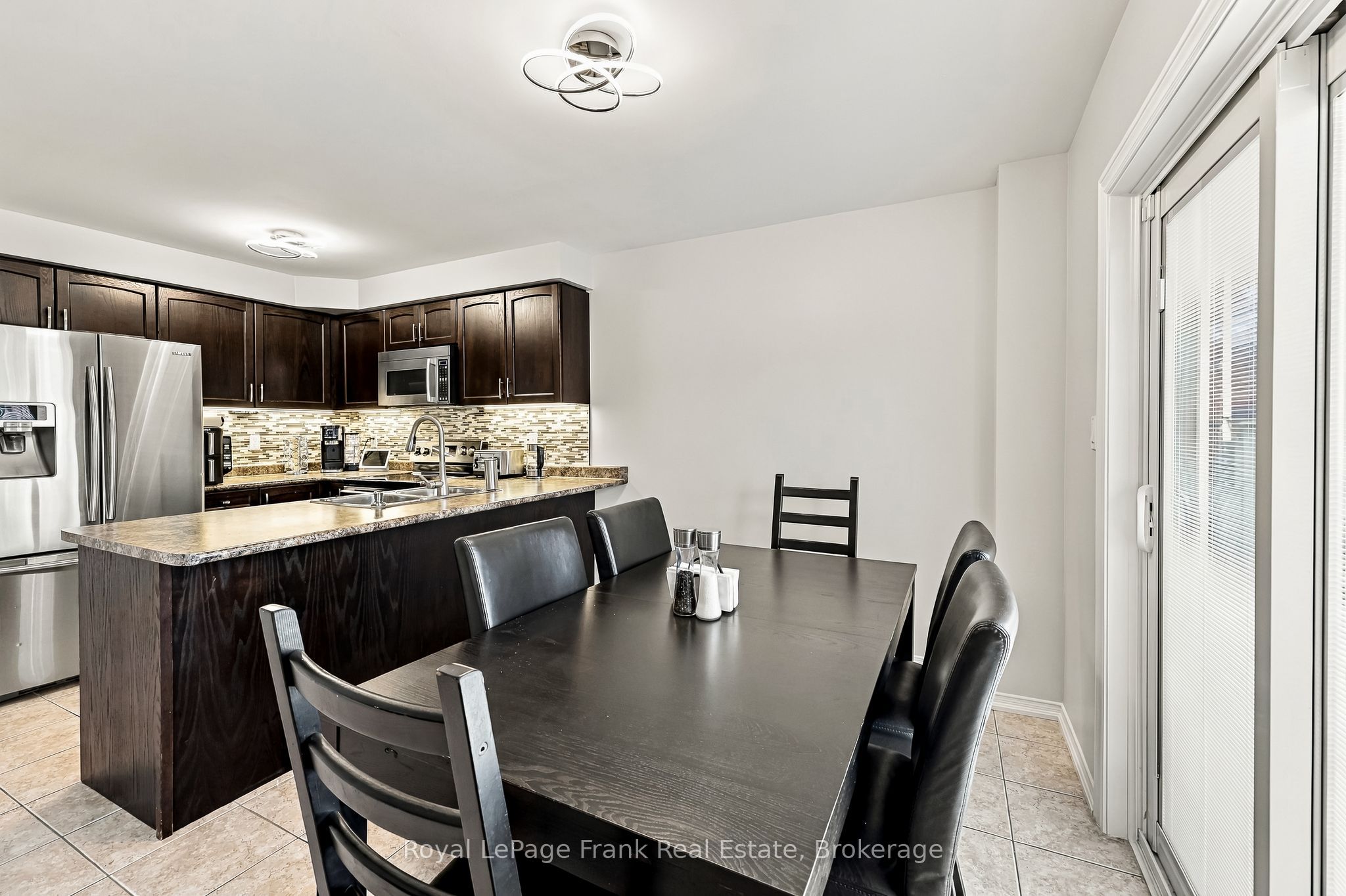 10 Oceanpearl Crescent Property Photo 12