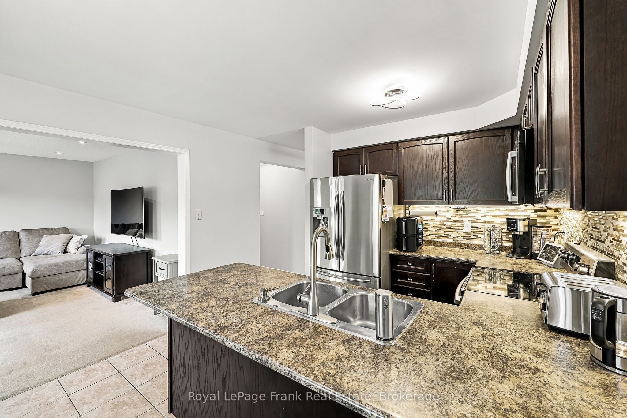 10 Oceanpearl Crescent Property Photo 14