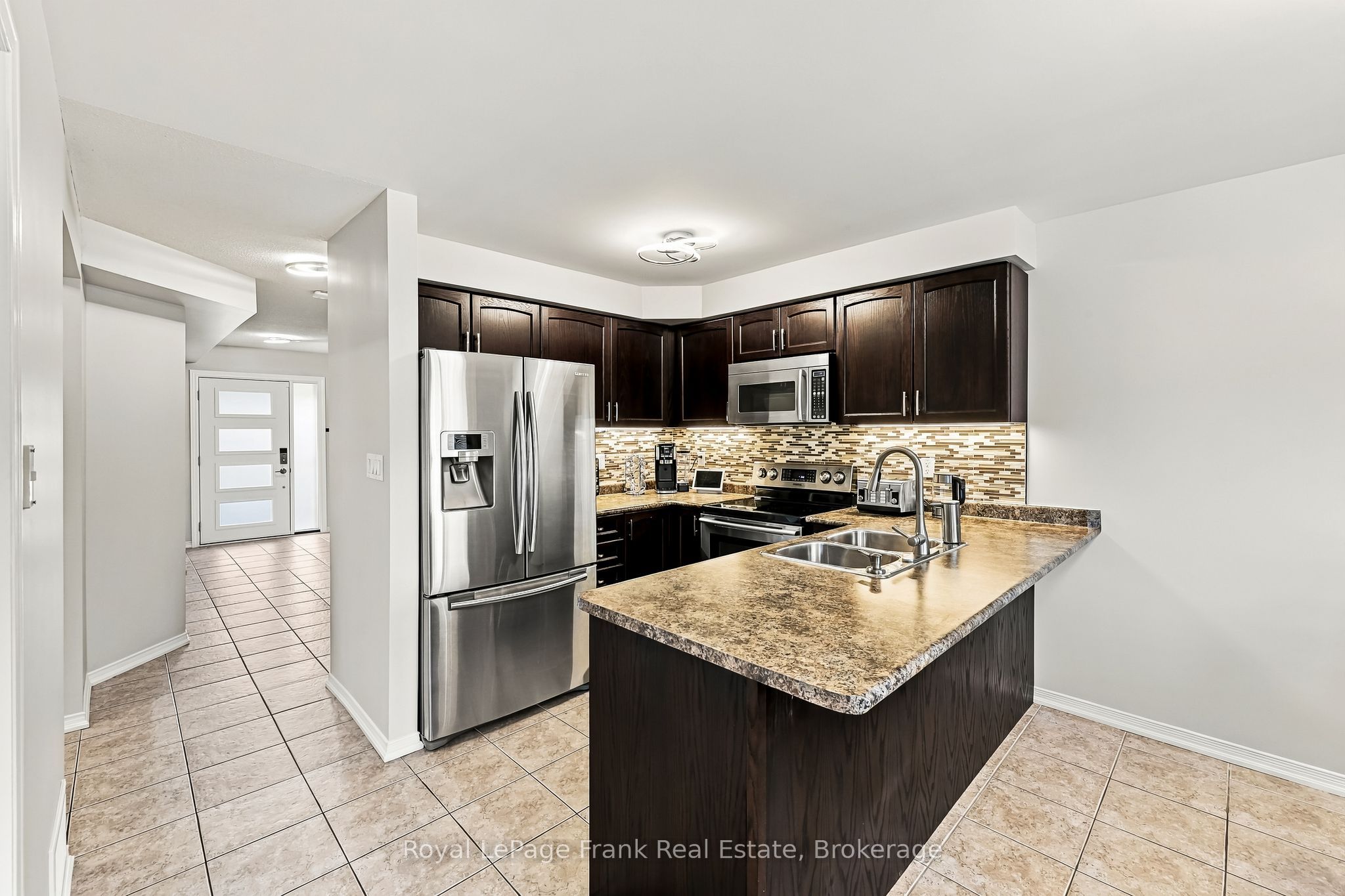 10 Oceanpearl Crescent Property Photo 15