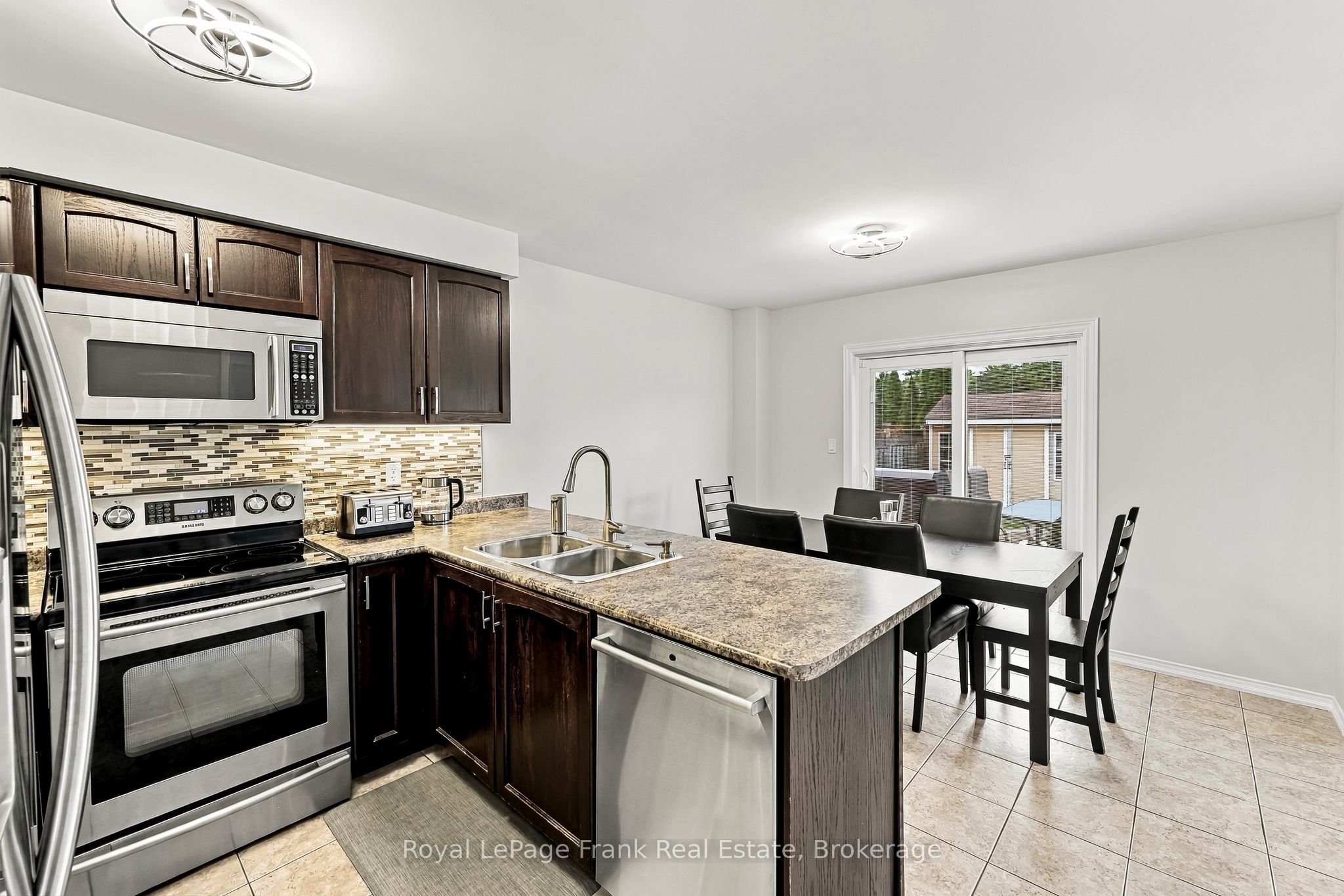 10 Oceanpearl Crescent Property Photo 16