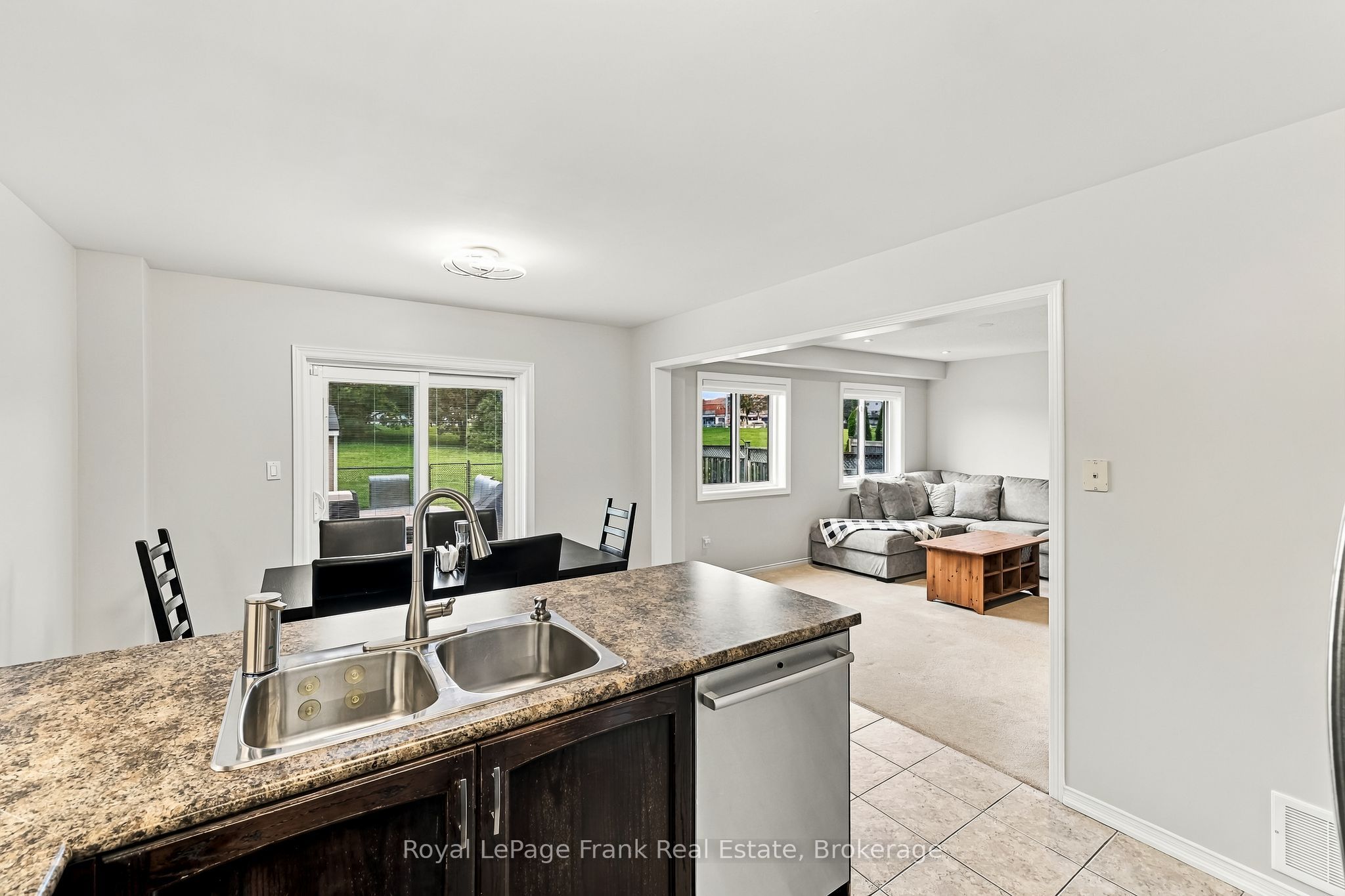 10 Oceanpearl Crescent Property Photo 17