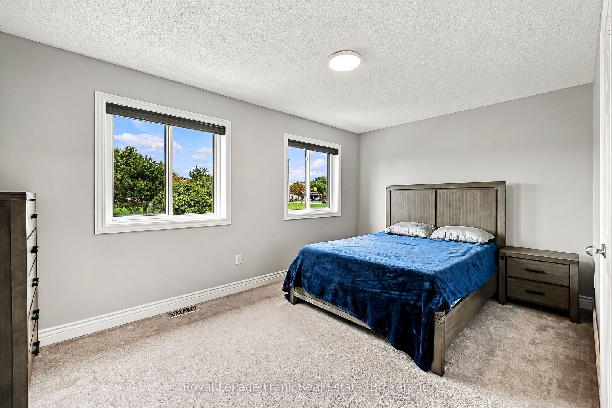10 Oceanpearl Crescent Property Photo 23