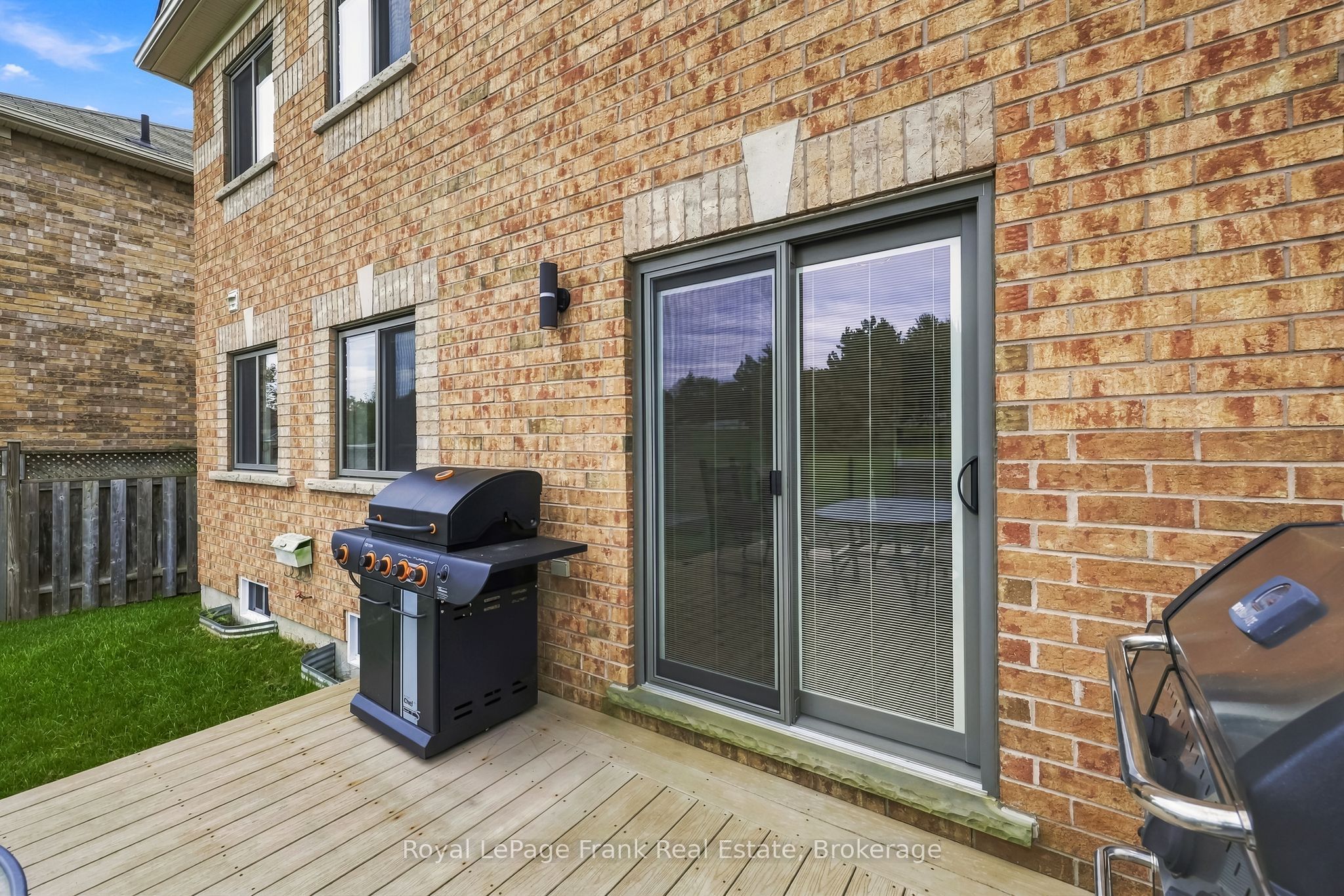 10 Oceanpearl Crescent Property Photo 26