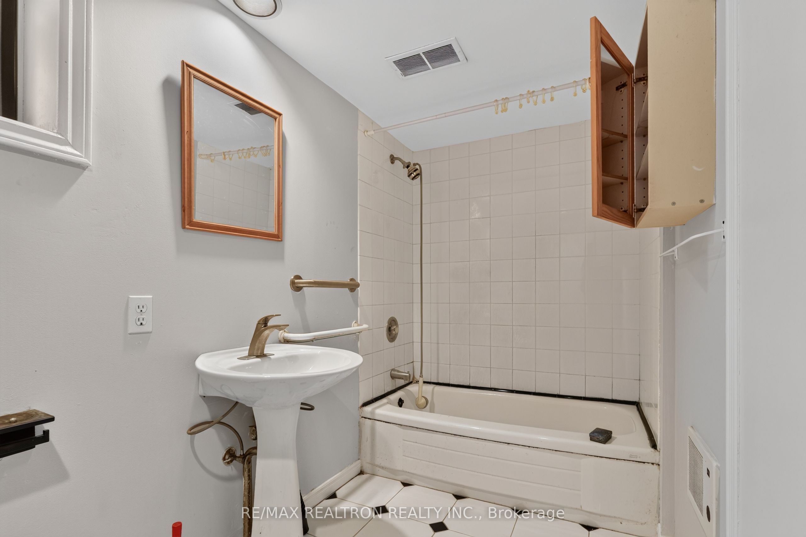 20 West Hill Drive Basement Property Photo 11