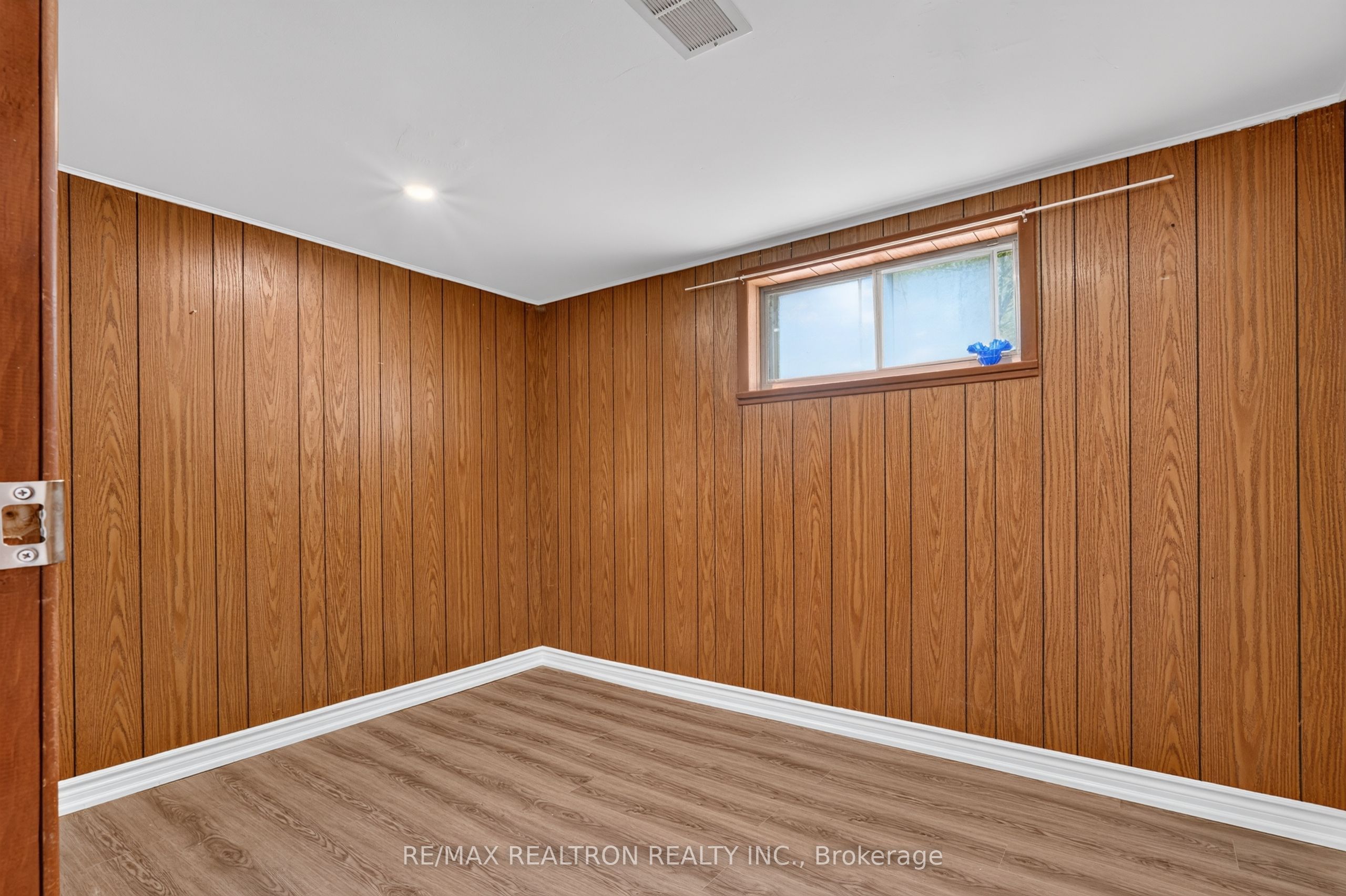 20 West Hill Drive Basement Property Photo 17