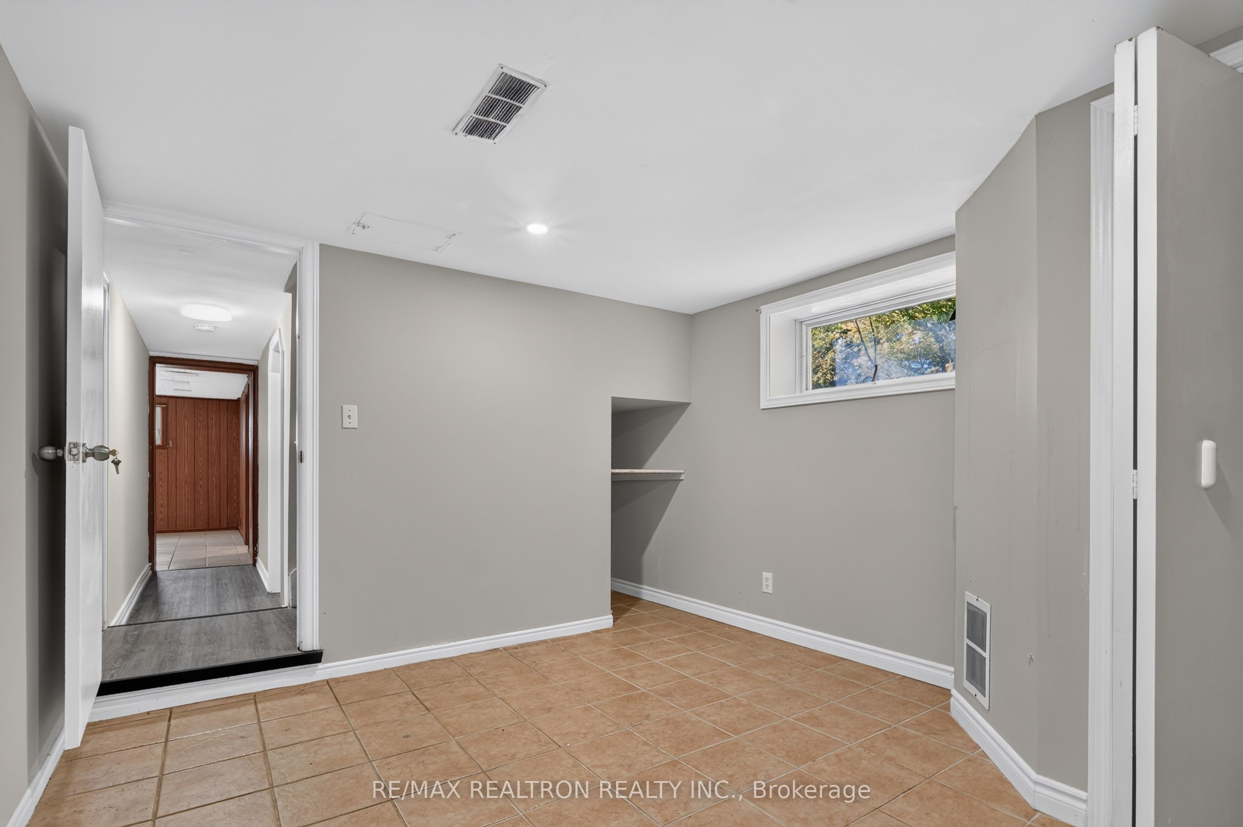 20 West Hill Drive Basement Property Photo 18