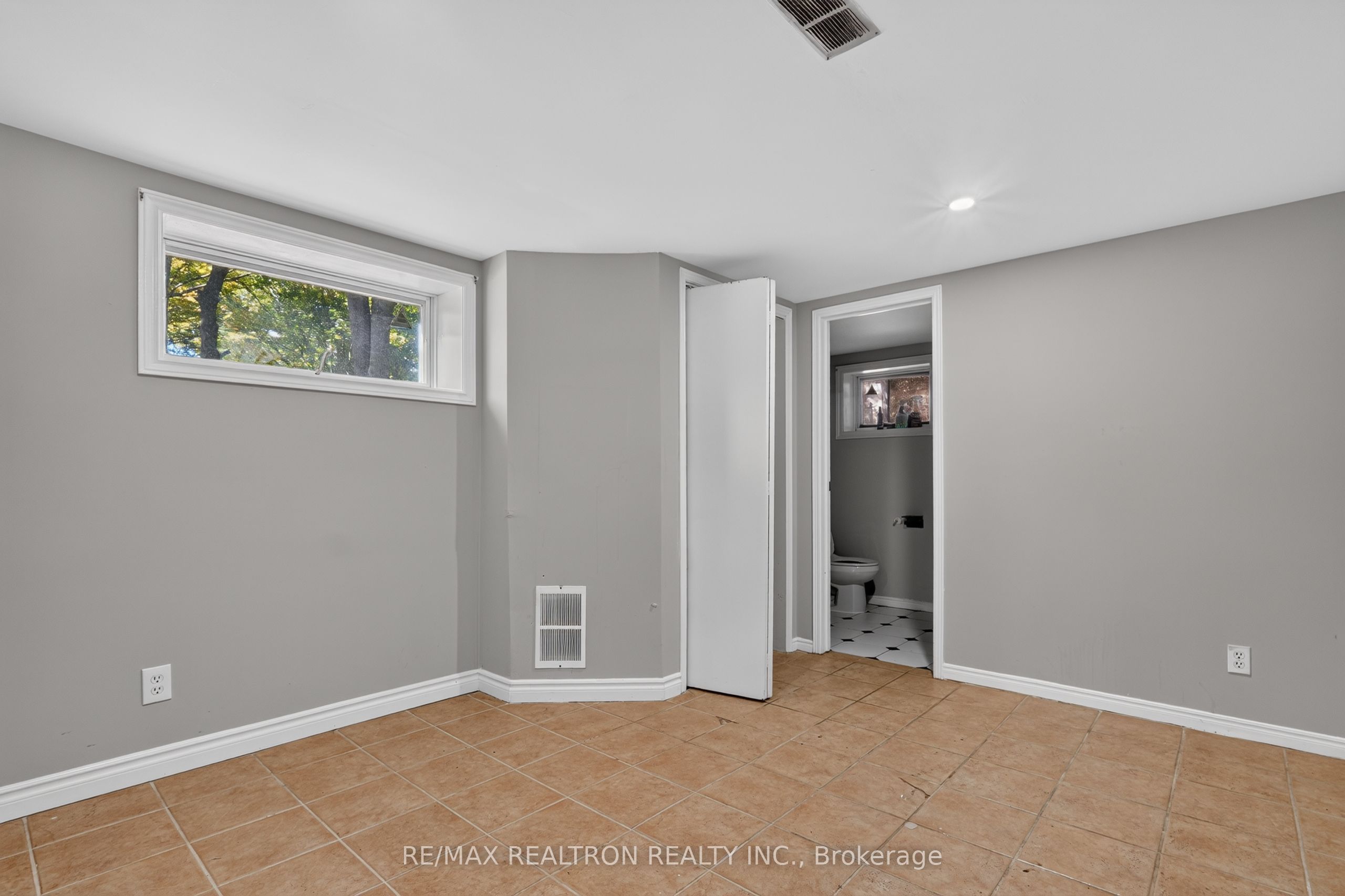 20 West Hill Drive Basement Property Photo 19