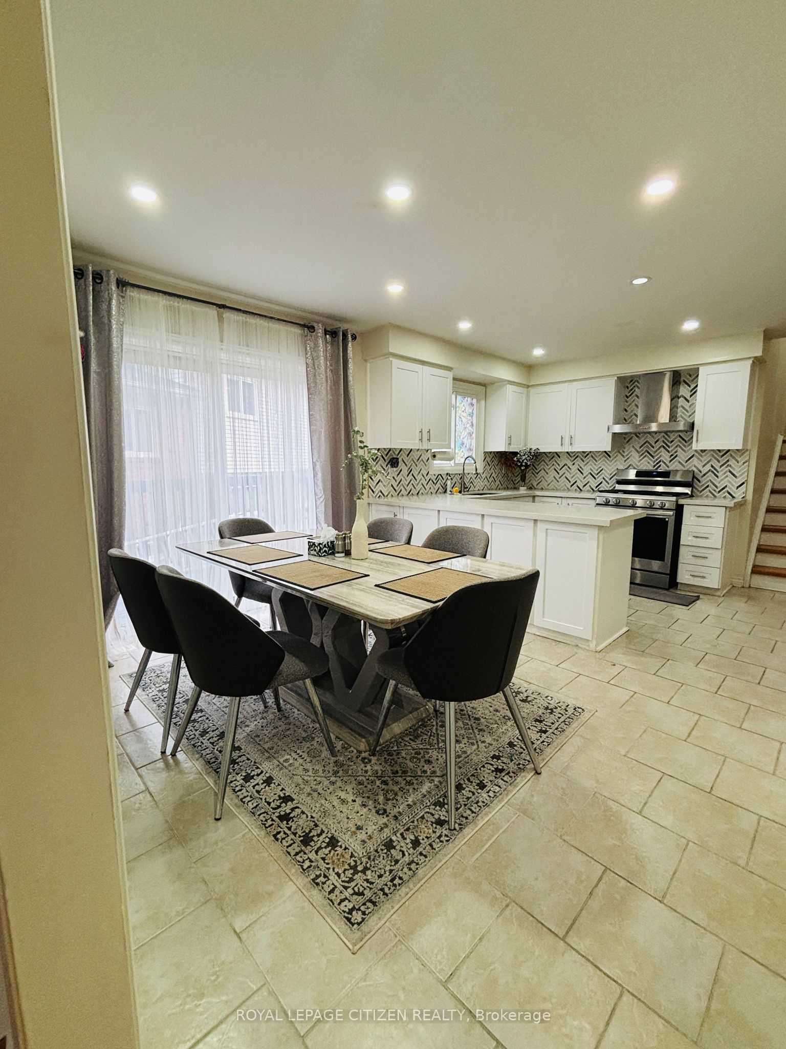 229 Glen Hill Drive Property Photo 4