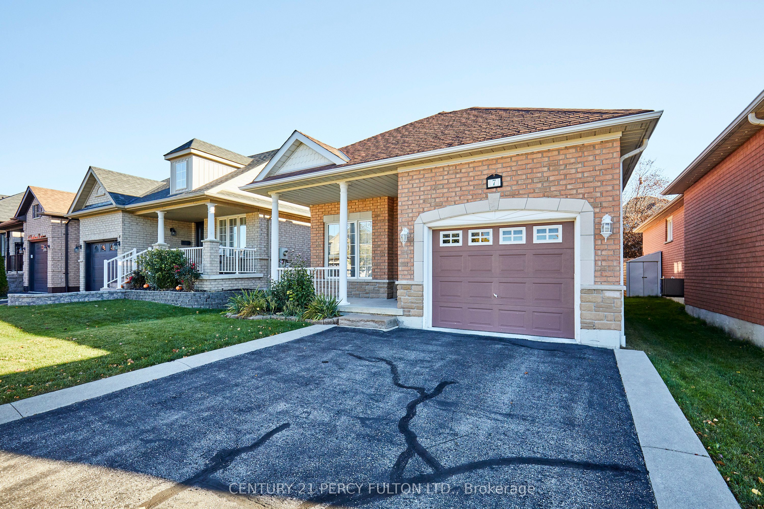 7 Bridlewood Boulevard Property Photo 1