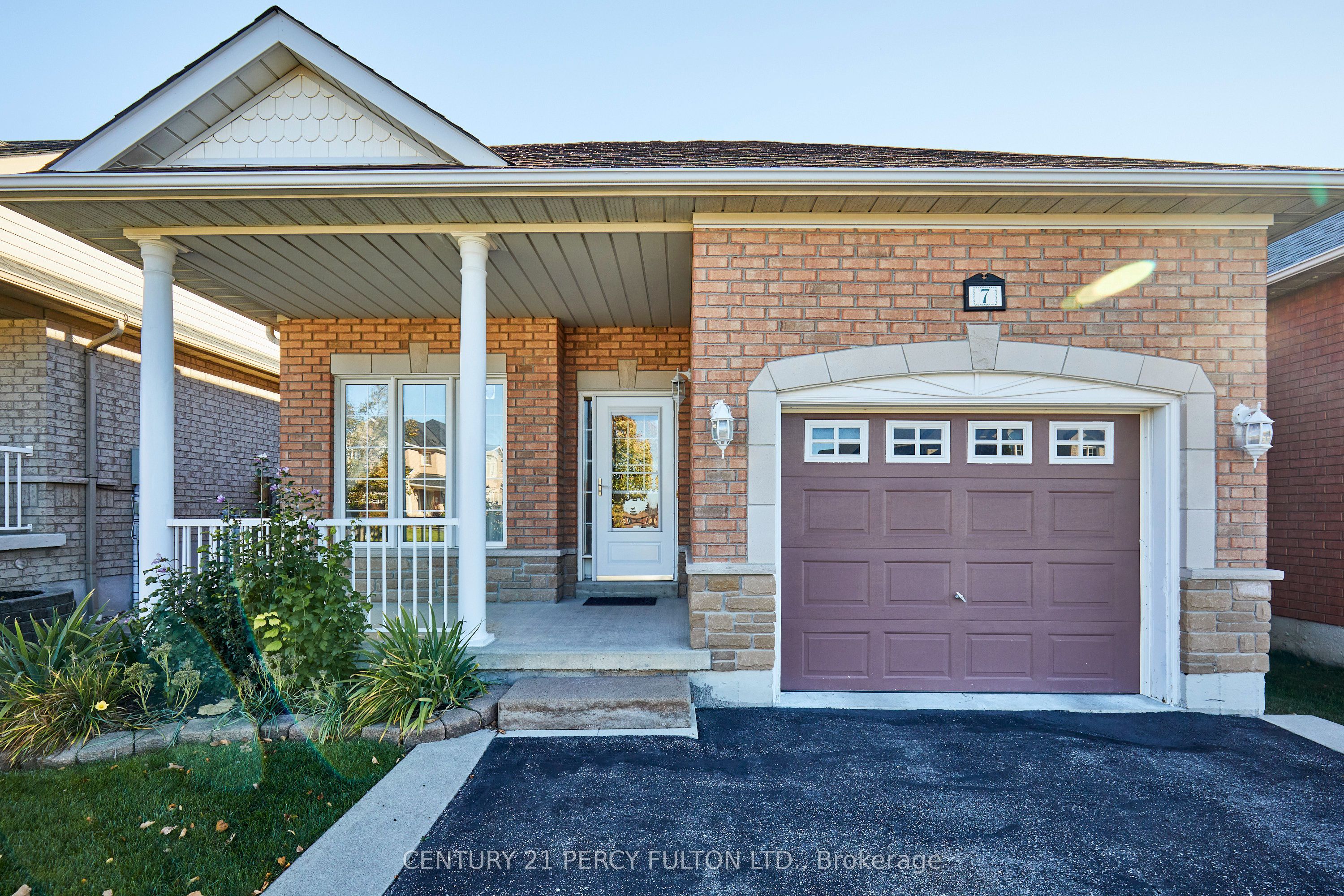 7 Bridlewood Boulevard Property Photo 2