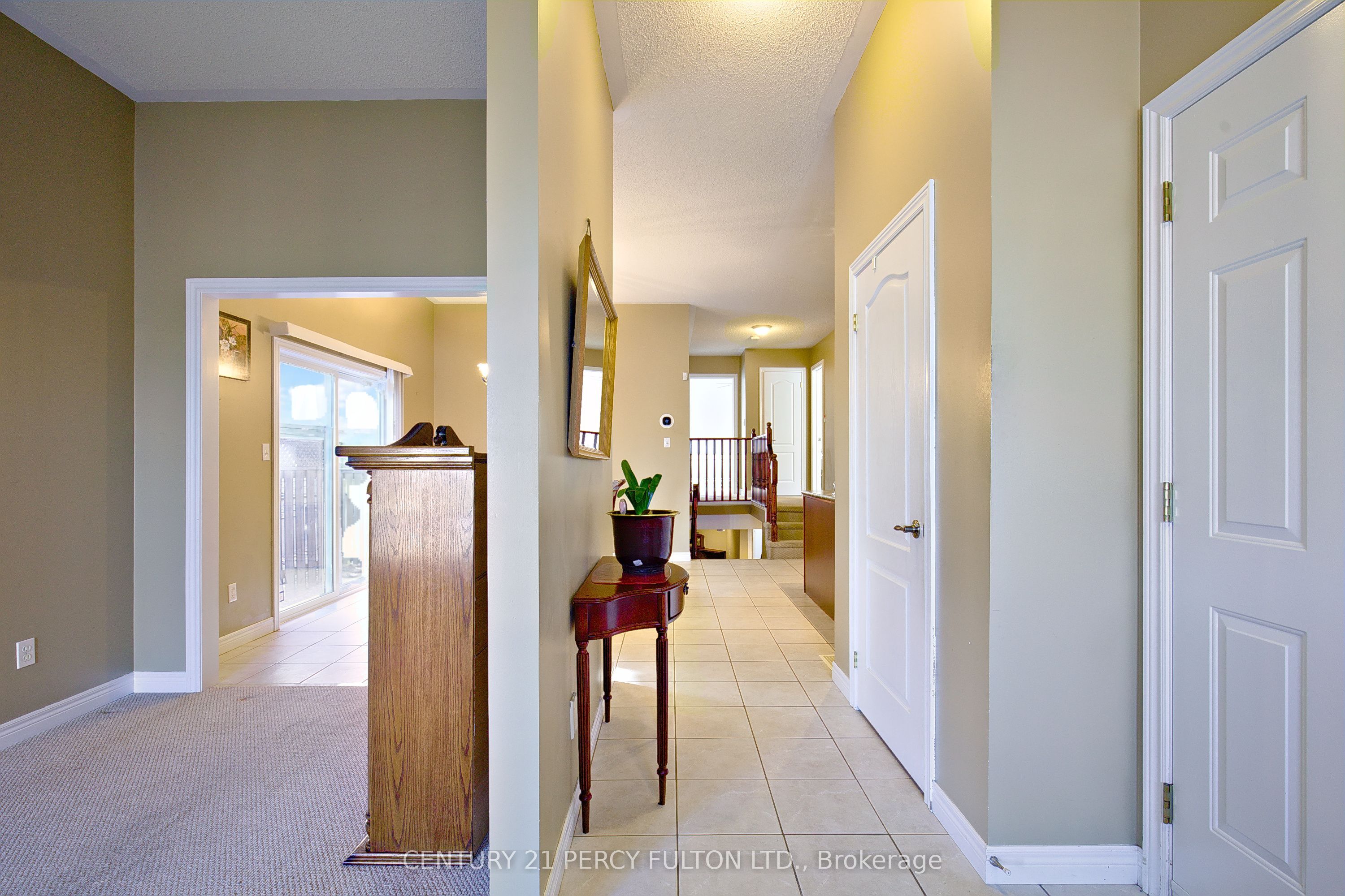 7 Bridlewood Boulevard Property Photo 4