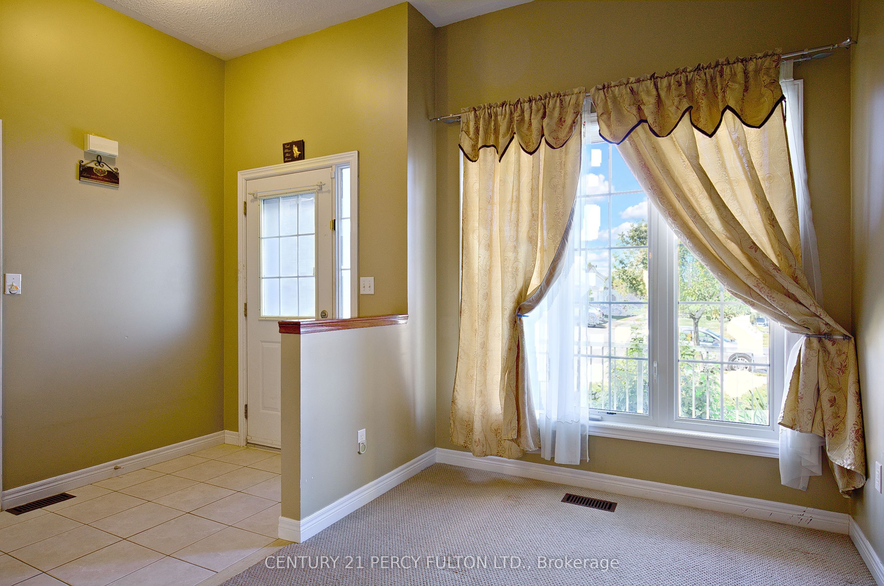 7 Bridlewood Boulevard Property Photo 5