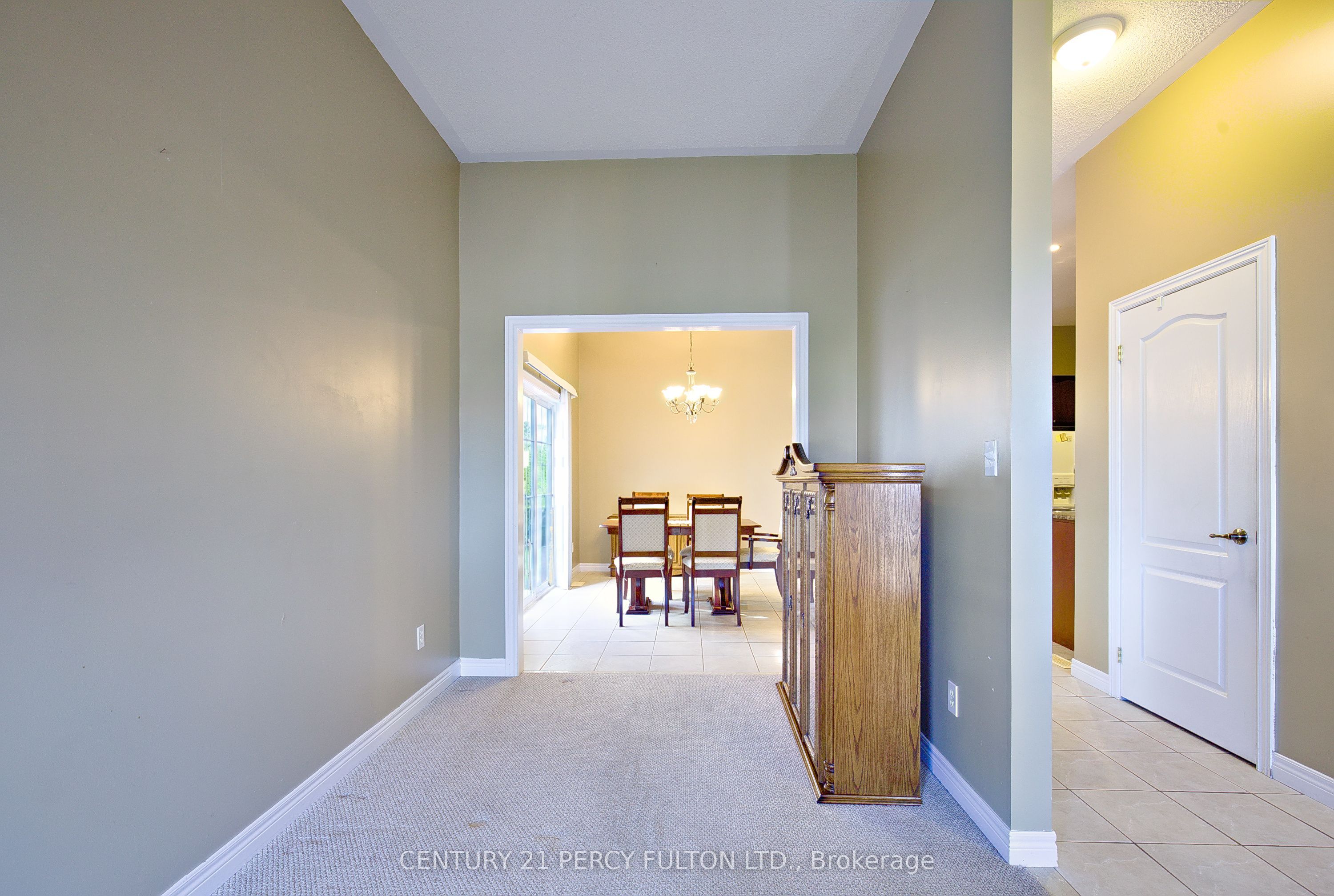 7 Bridlewood Boulevard Property Photo 6