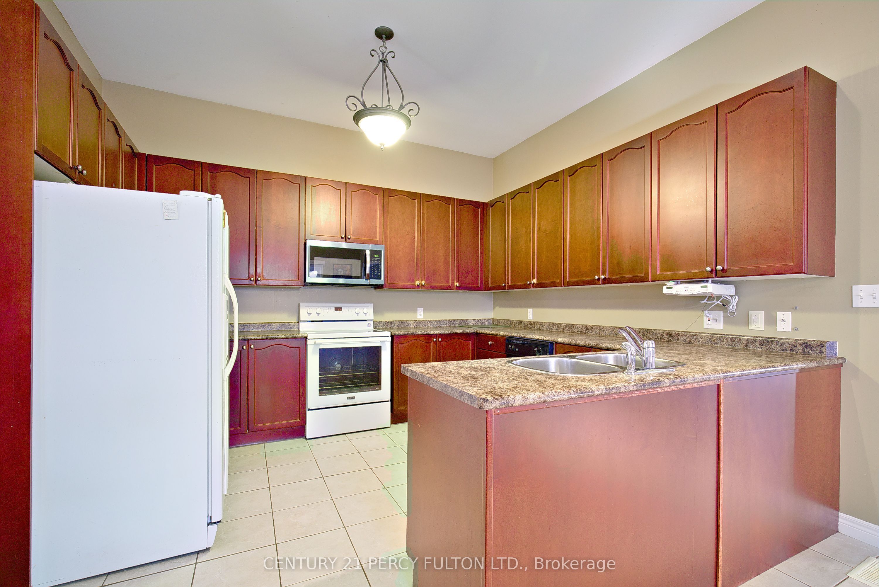 7 Bridlewood Boulevard Property Photo 8