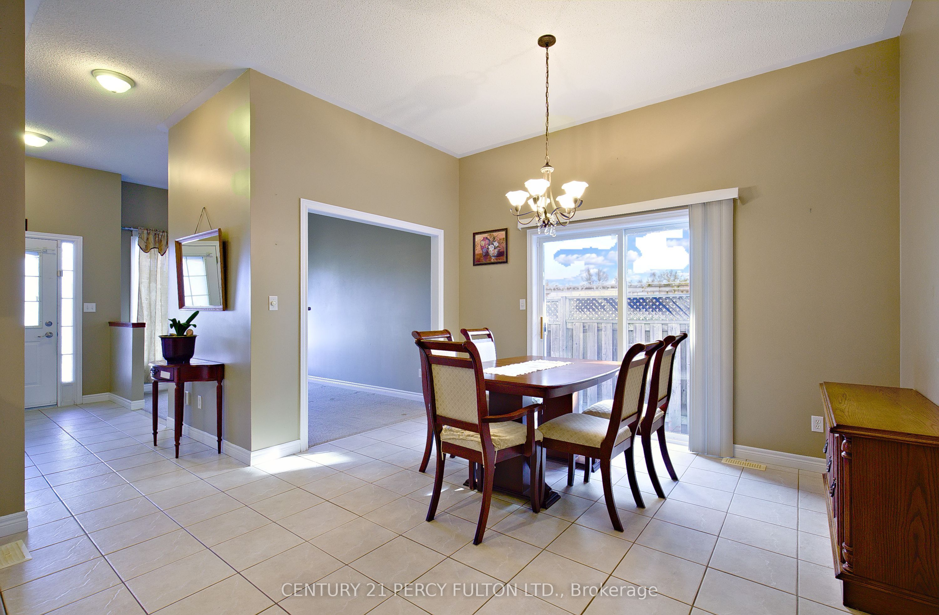 7 Bridlewood Boulevard Property Photo 9