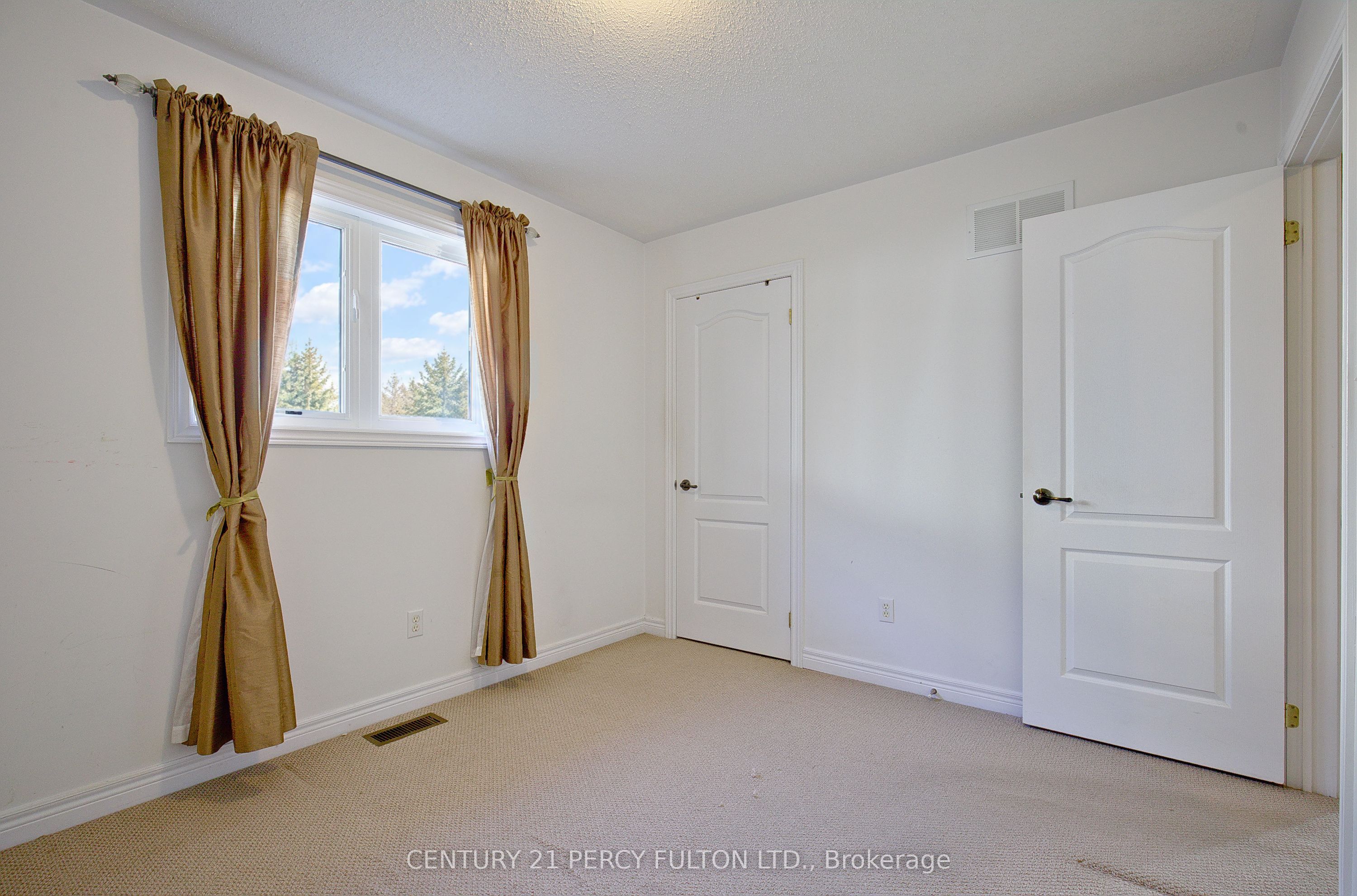 7 Bridlewood Boulevard Property Photo 21