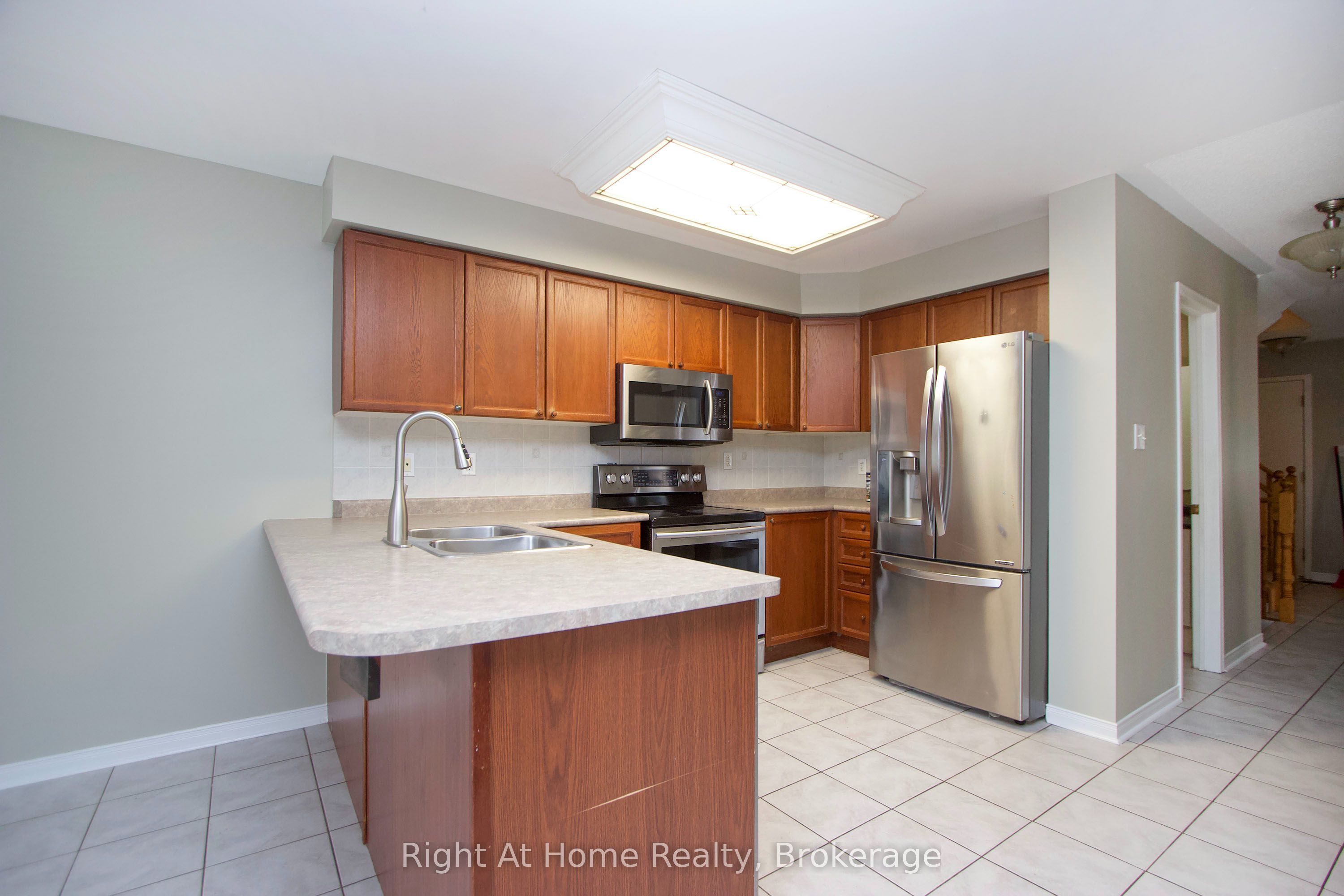 75 Millburn Drive Upper Unit Property Photo 9