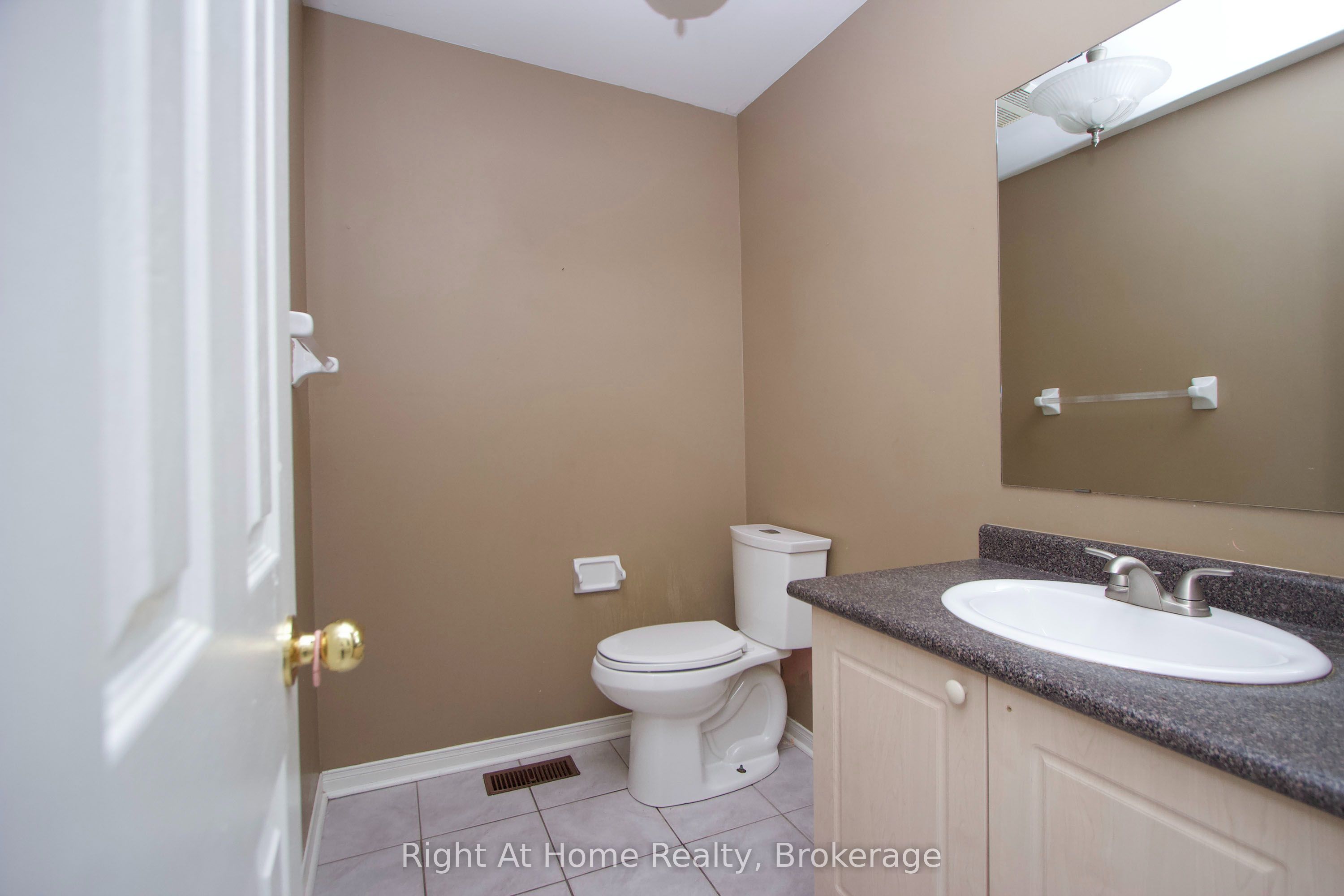 75 Millburn Drive Upper Unit Property Photo 14
