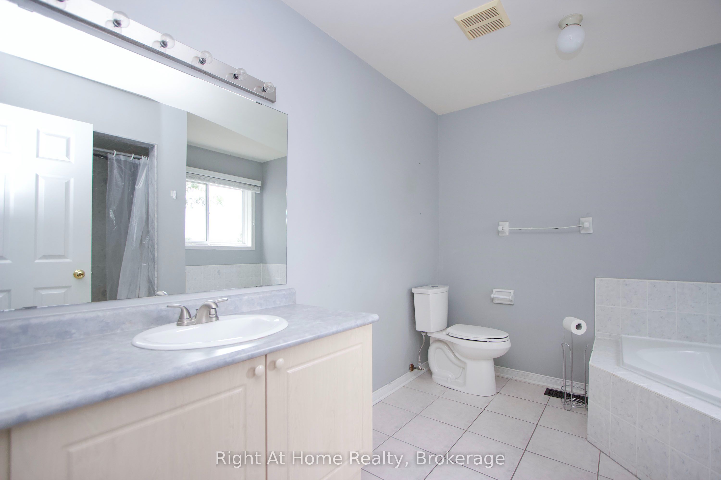 75 Millburn Drive Upper Unit Property Photo 18